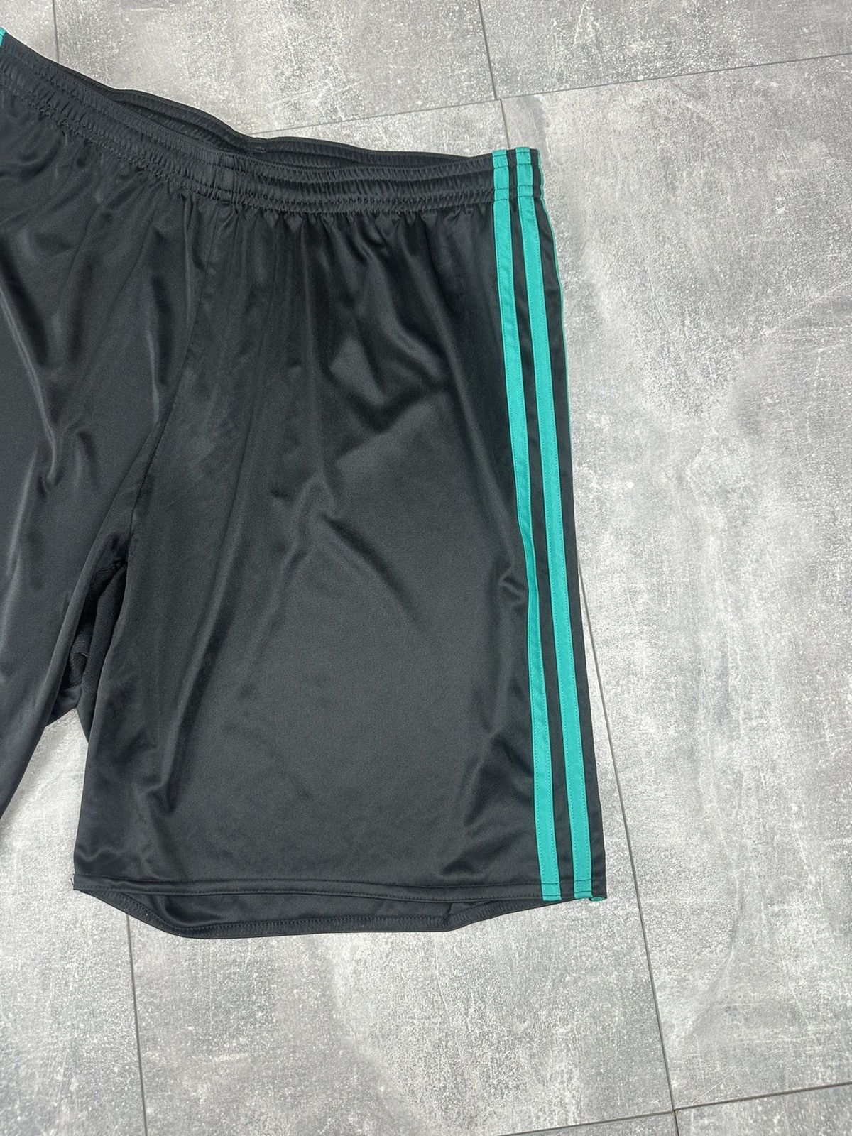 Adidas Adidas Real Madrid 2017/18 Soccer Football Short Size US 34 / EU 50 - 4 Thumbnail