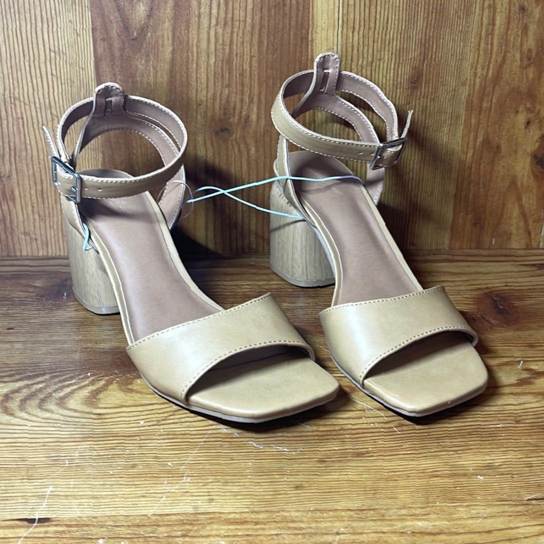 Vintage VINTAGE Universal Thread Women’s Beige Lauren Chunky Heels adjustable ankle strap size 7.5 Tan Womens Heels 3” Size US 8 / IT 38 - 2 Thumbnail
