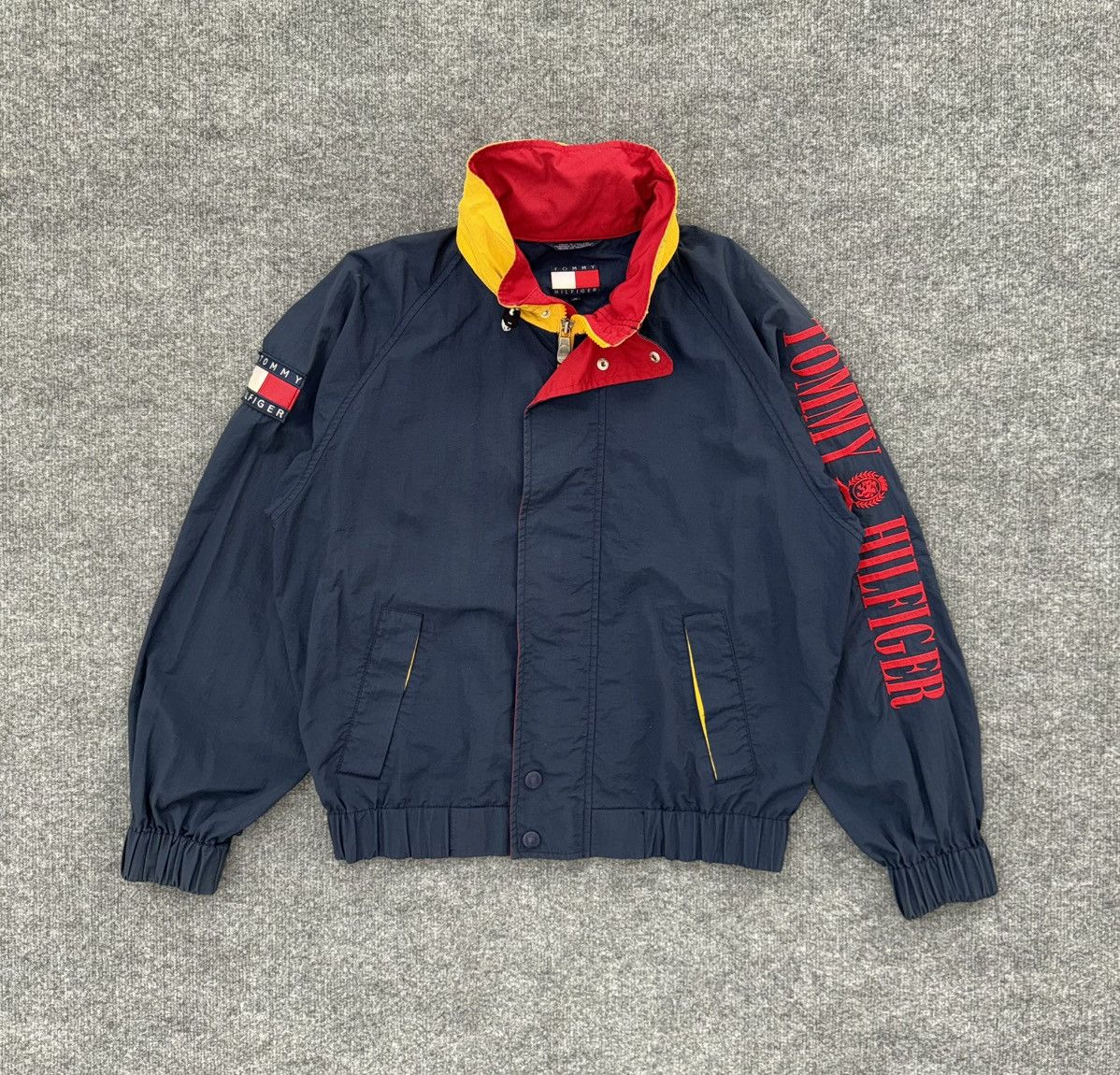 Tommy Hilfiger Vintage Tommy Hilfiger Windbreaker Jacket Spellout Sleeve Size US M / EU 48-50 / 2 - 1 Thumbnail