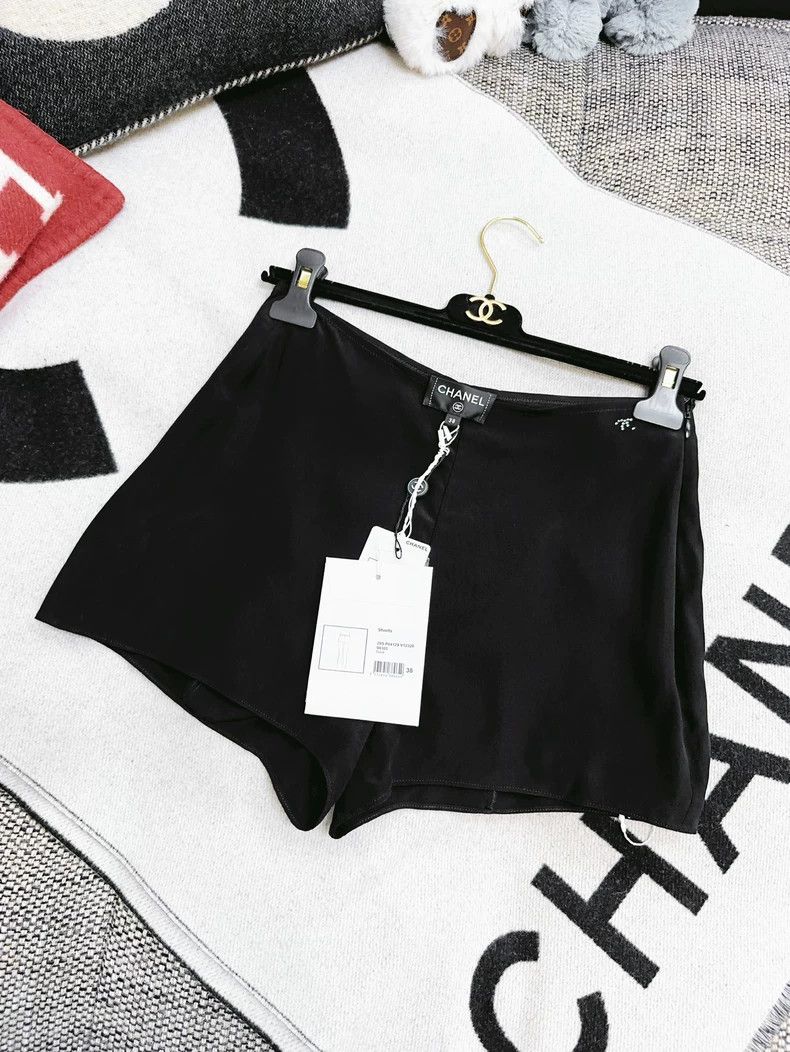 Chanel Chanel 20S Roof Series Black Mulberry Silk Shorts Size 25" / US 0 / IT 36 - 1 Thumbnail