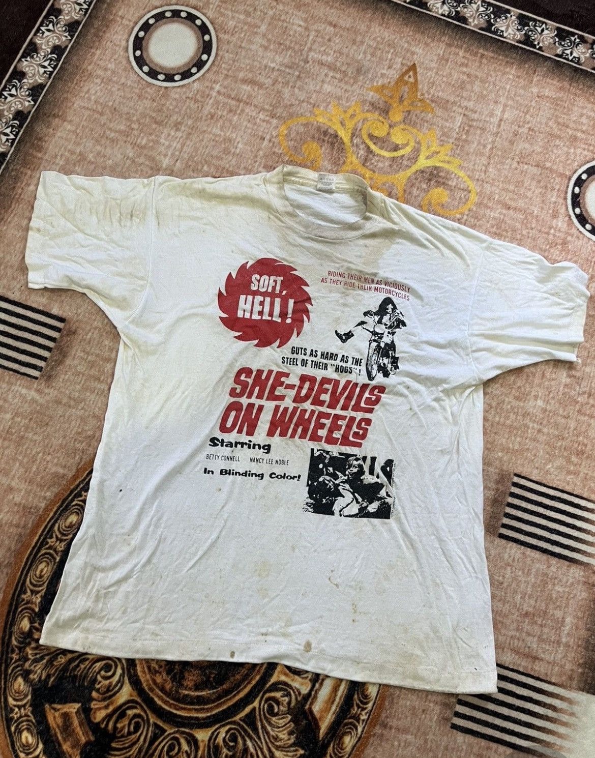 Vintage VINTAGE MOVIE TEES SHE DEVILS ON WHEELS Size US L / EU 52-54 / 3 - 1 Thumbnail