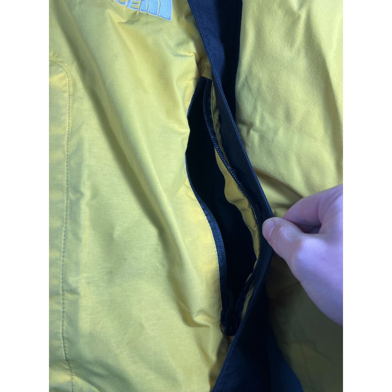 The North Face Vintage The North Face Mountain Jacket Men Black Yellow Colo Size US L / EU 52-54 / 3 - 6 Thumbnail