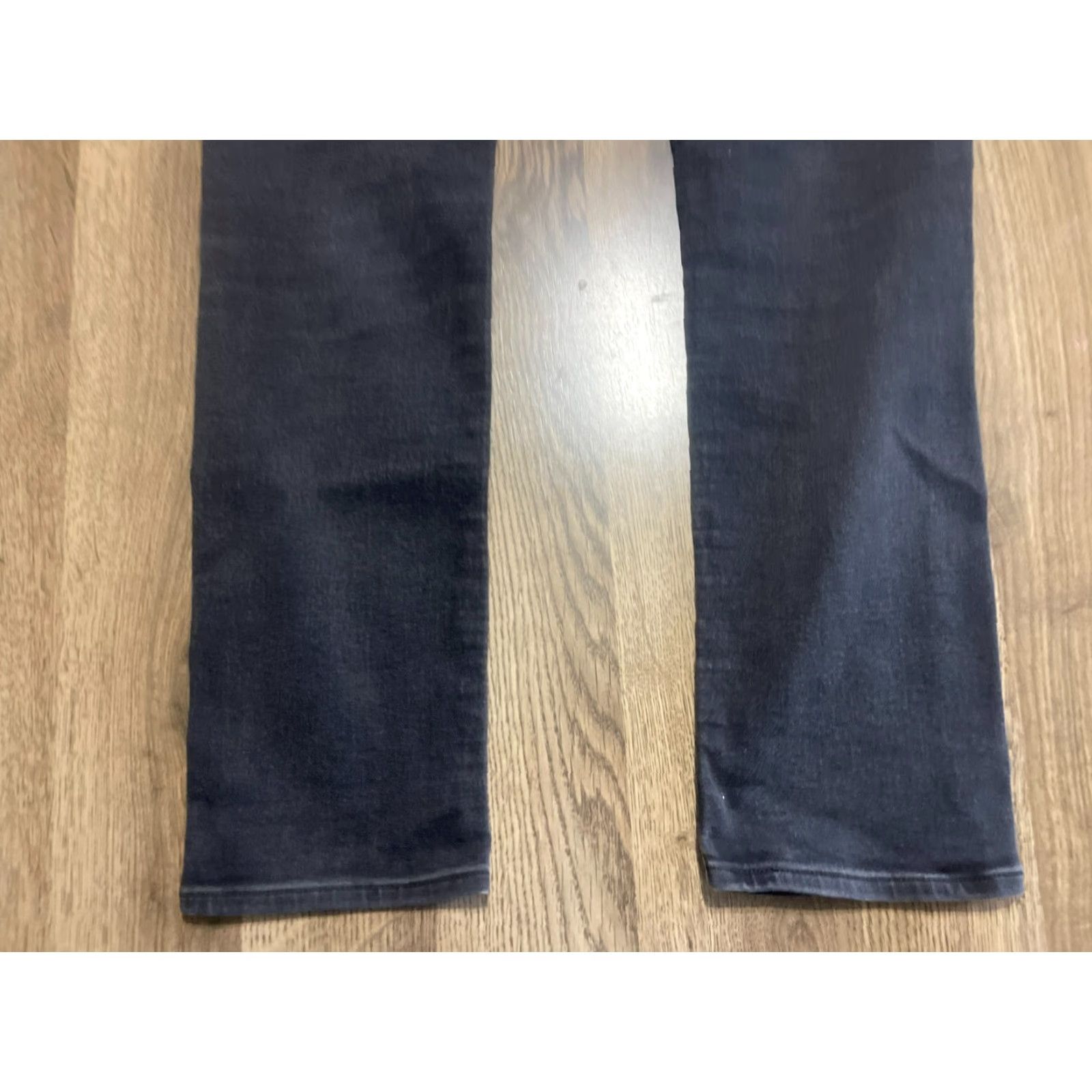 Levi's VINTAGE? No. Levi's Jeans, Women's Size 28, Black Denim Skinny Pockets Dark Wash, Regular, 30.5 in Inseam, 28 in Waist, Jeans, Women, X Size 28" / US 6 / IT 42 - 4 Thumbnail