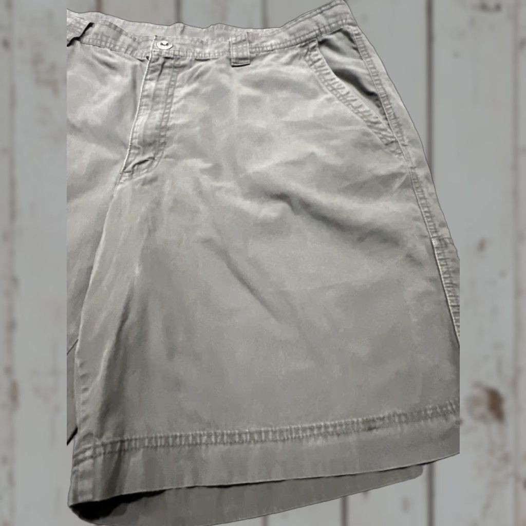 Vintage Columbia Cargo Shorts Mens 38W 9L Green Gray Outdoor Pockets Cotton Button Flat Front Regular Inseam 9in Size US 38 / EU 54 - 1 Thumbnail