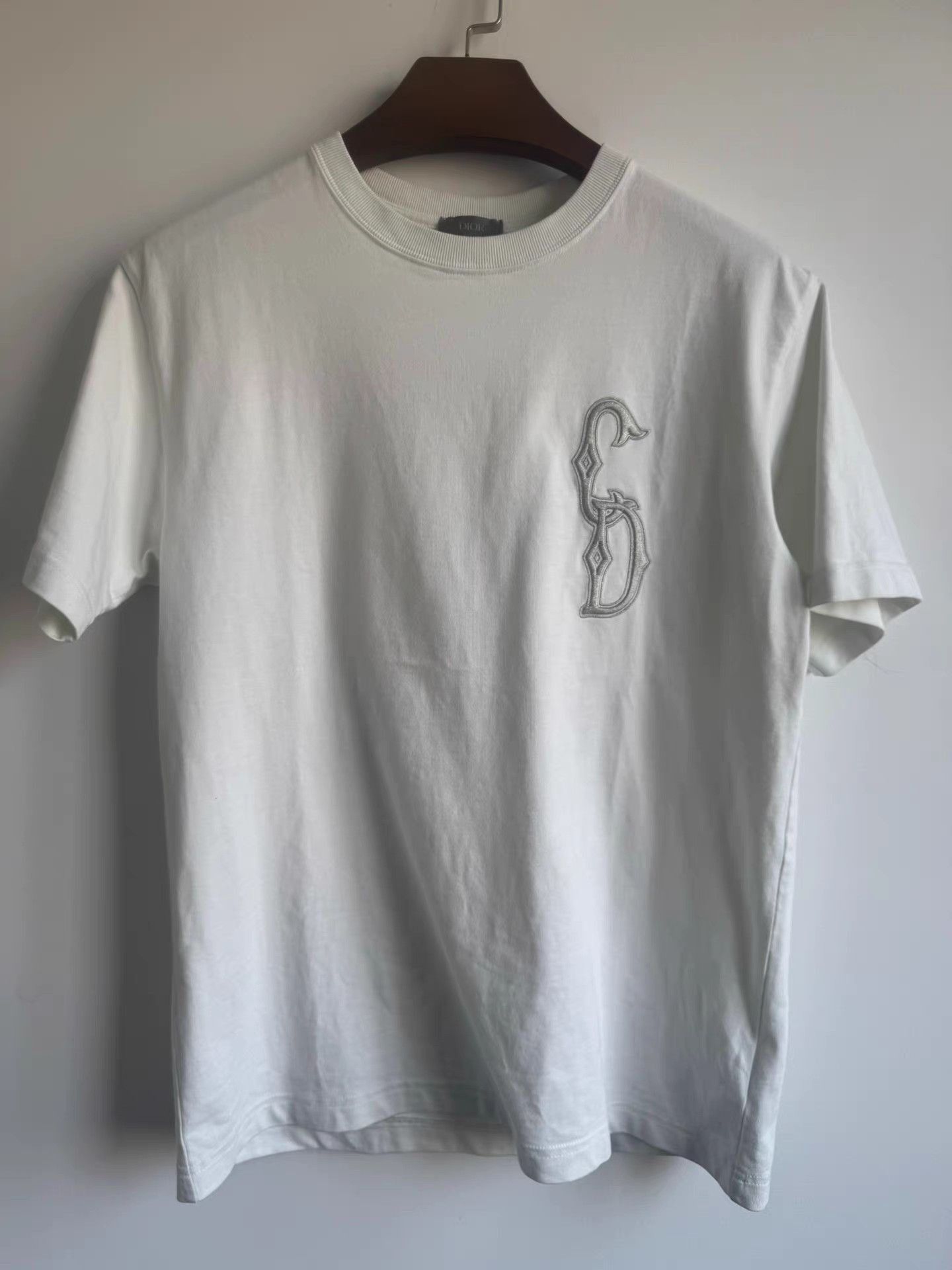 Dior White Short-Sleeve T-Shirt with Embroidered Design Size US S / EU 44-46 / 1 - 1 Thumbnail
