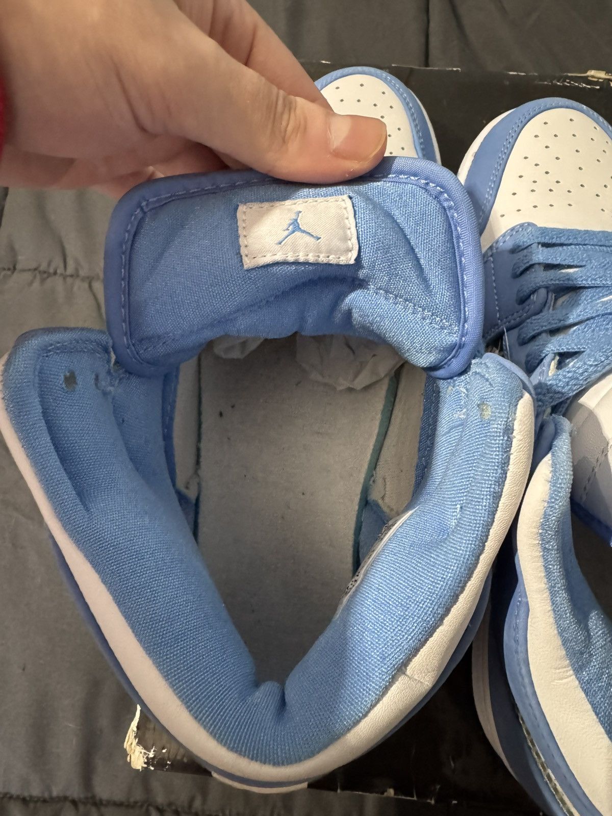 Jordan Brand Air Jordan 1 Retro Alpha ‘White University Blue’ (UNC) 2007 Size US 8.5 / EU 41-42 - 17 Thumbnail