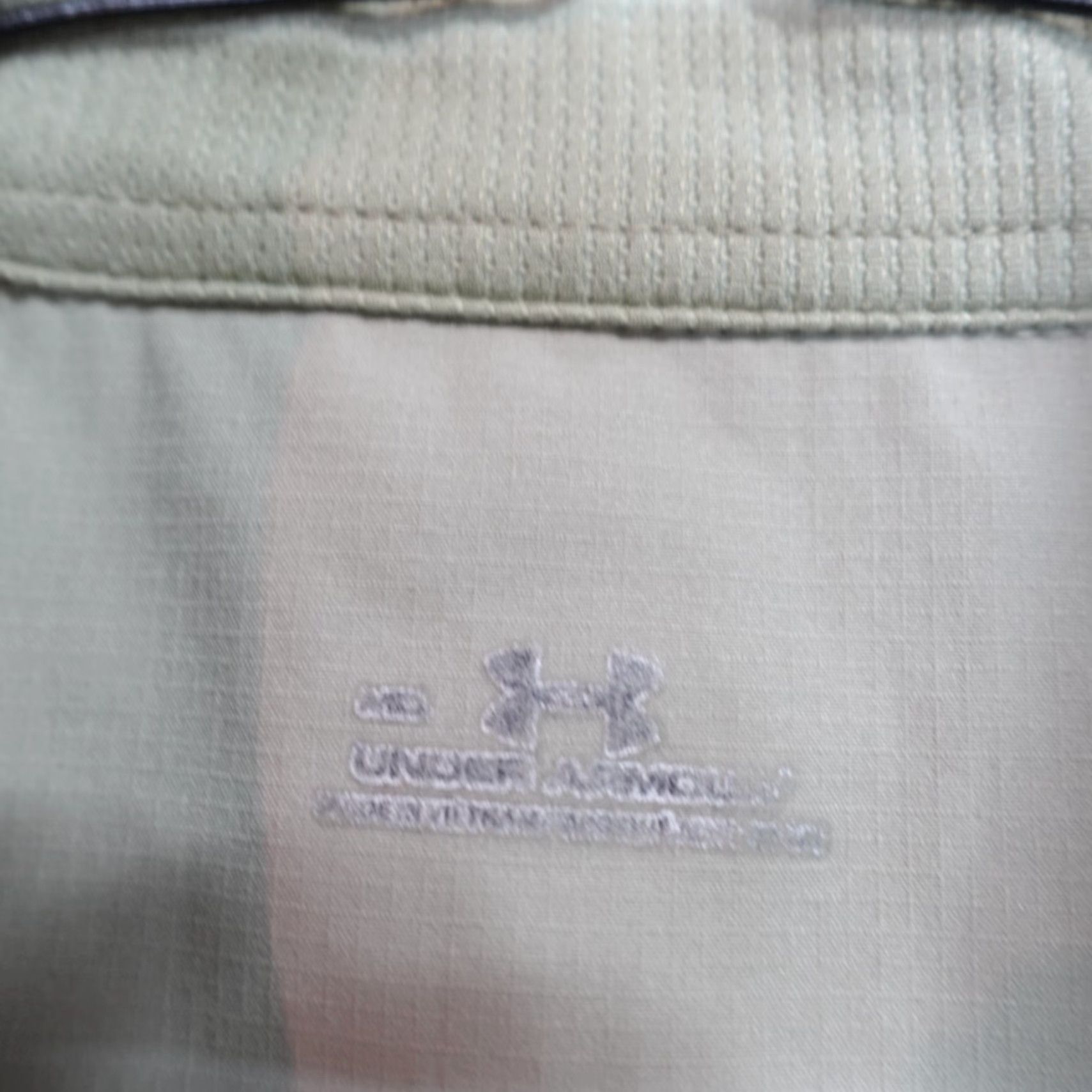 Under Armour Under Armour Shirt Medium Beige Hidden Placket Vented Shirt Women? Mens? Wait. Size US M / EU 48-50 / 2 - 4 Thumbnail