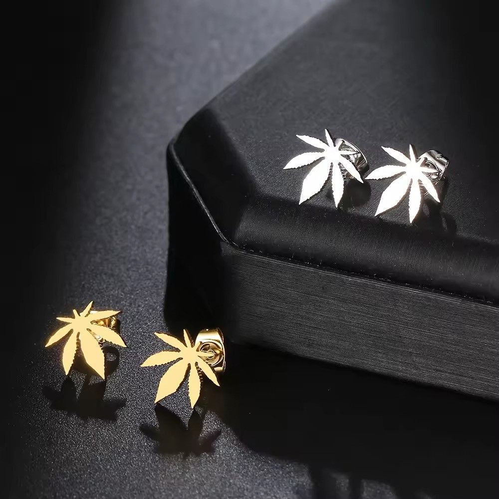 Vintage Stainless Steel Earrings Exquisite Maple Leaf Amulet Size ONE SIZE - 2 Thumbnail