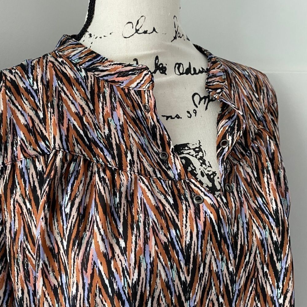 Other Xhilaration Abstract Multicolor V-Neck Blouse | Size M | Lon Size M / US 6-8 / IT 42-44 - 4 Thumbnail