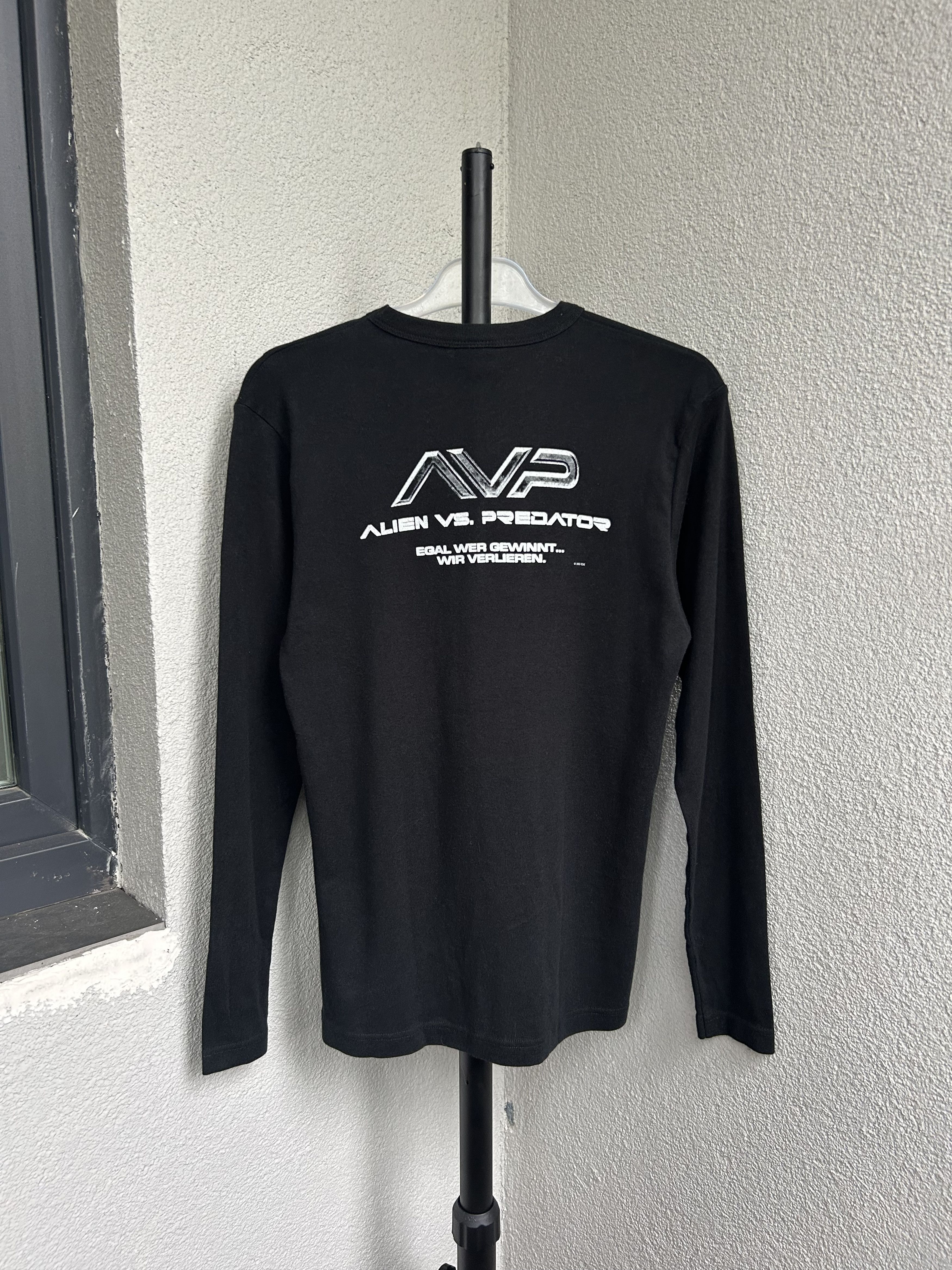 Vintage Vintage 2005 Alien vs Predator Movie Long Sleeve Shirt Size US M / EU 48-50 / 2 - 2 Thumbnail