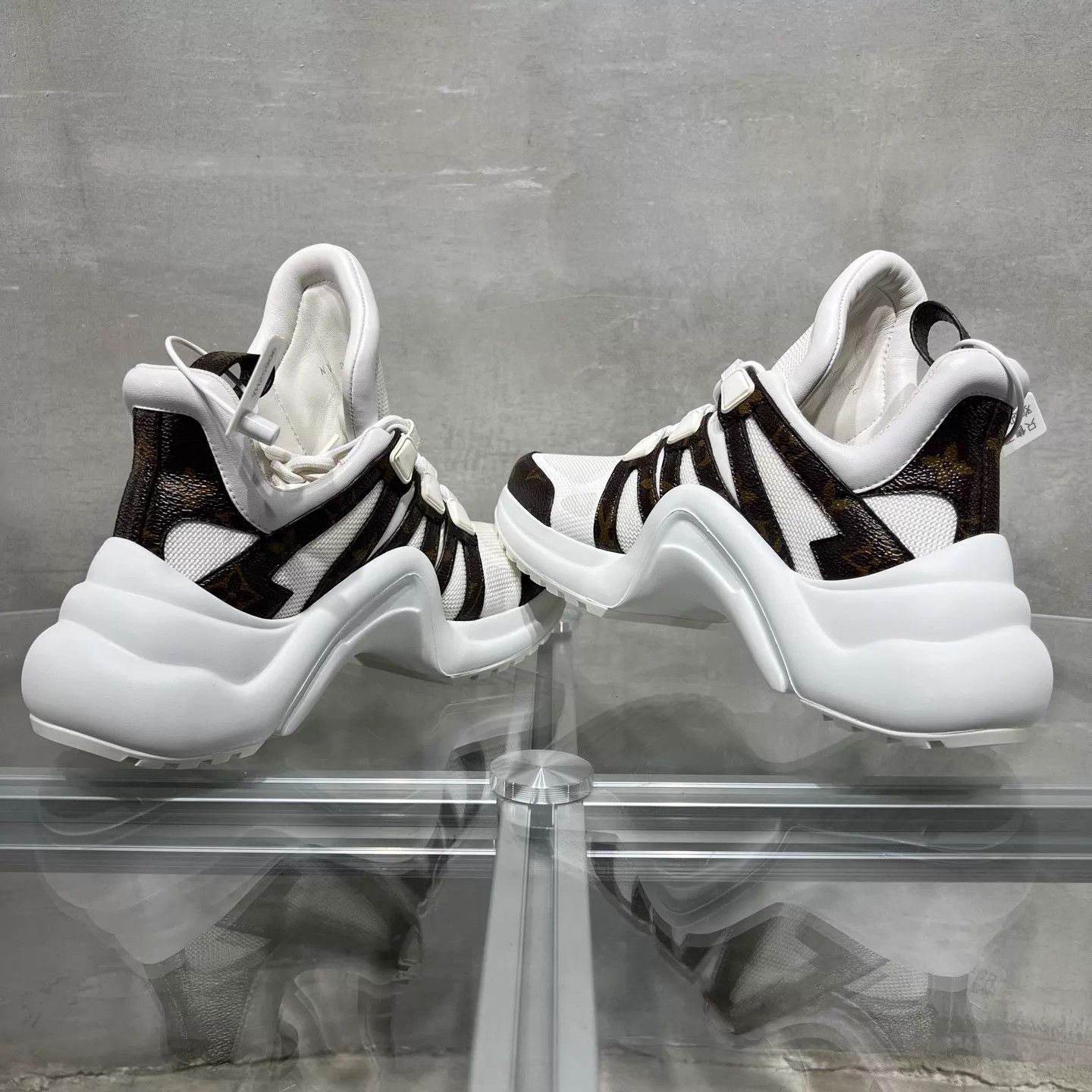 Louis Vuitton LV Monogram Arch Sneakers White EUR36 Size US 5.5 / IT 35.5 - 5 Thumbnail