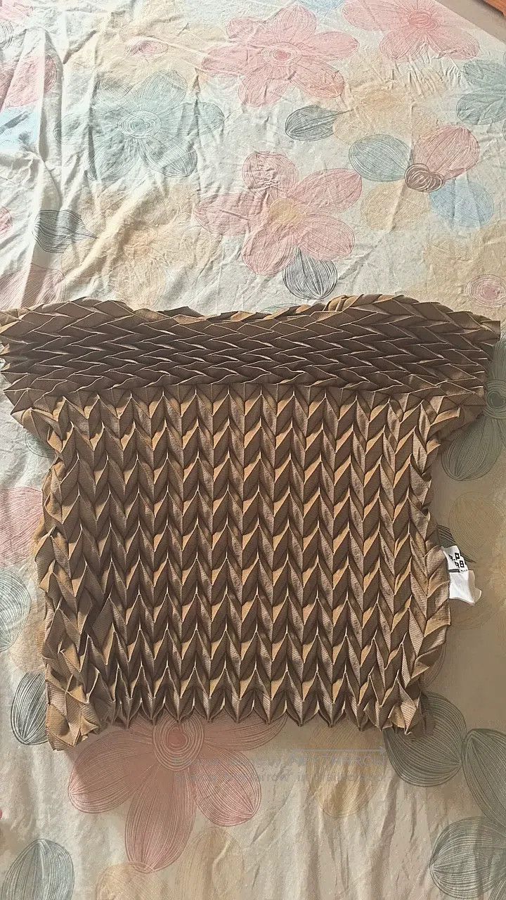 Issey Miyake Issey Miyake Pleated Short Sleeve Top Size S / US 4 / IT 40 - 2 Thumbnail