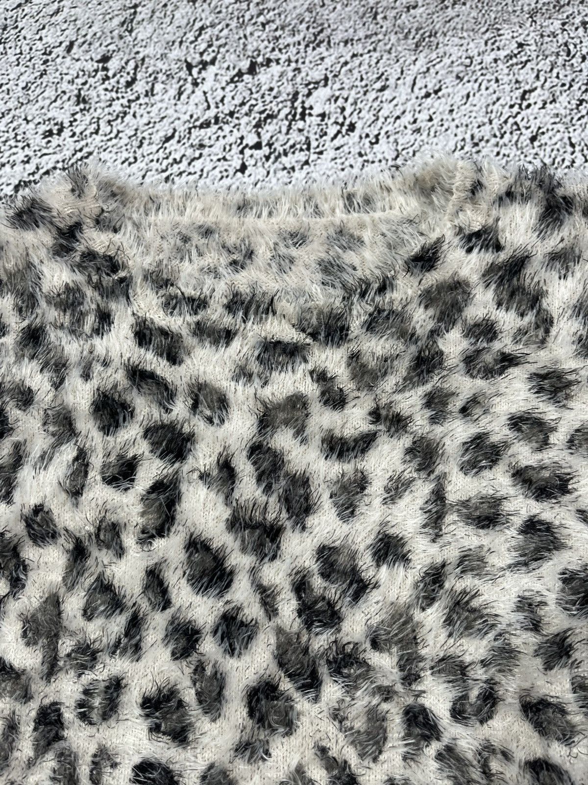 Vintage VINTAGE Y2K FUZZY LEOPARD LONG SWEATER AVANTGARDE Size M / US 6-8 / IT 42-44 - 4 Thumbnail