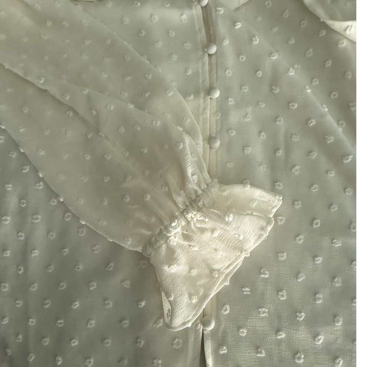 Loft NWT LOFT Cream Textured Button Blouse – Size XS Size XS / US 0-2 / IT 36-38 - 8 Thumbnail