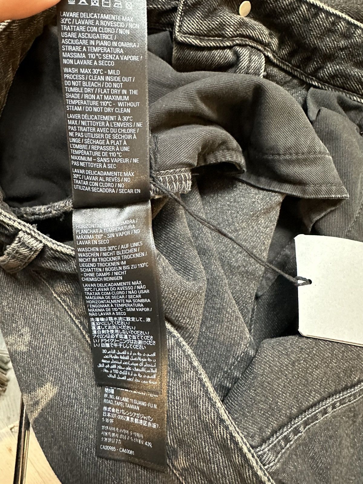 Balenciaga Distressed Medium loose fit Size US 33 - 10 Thumbnail