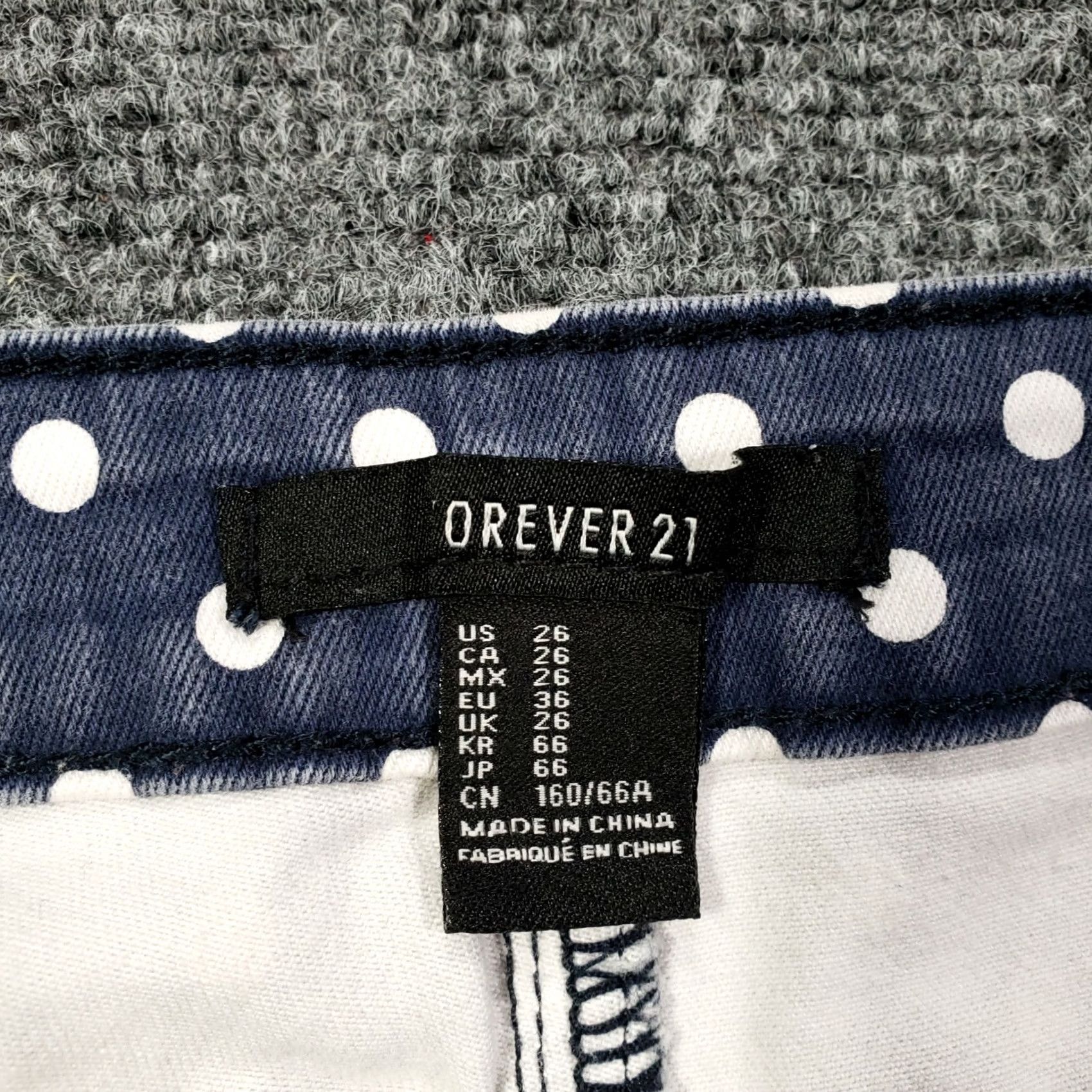 Forever 21 FOREVER 21 Shorts Womens 26 Blue Polka Dot Flat Front High Rise Casual Hot Pants Size 42" / US 20 - 3 Thumbnail