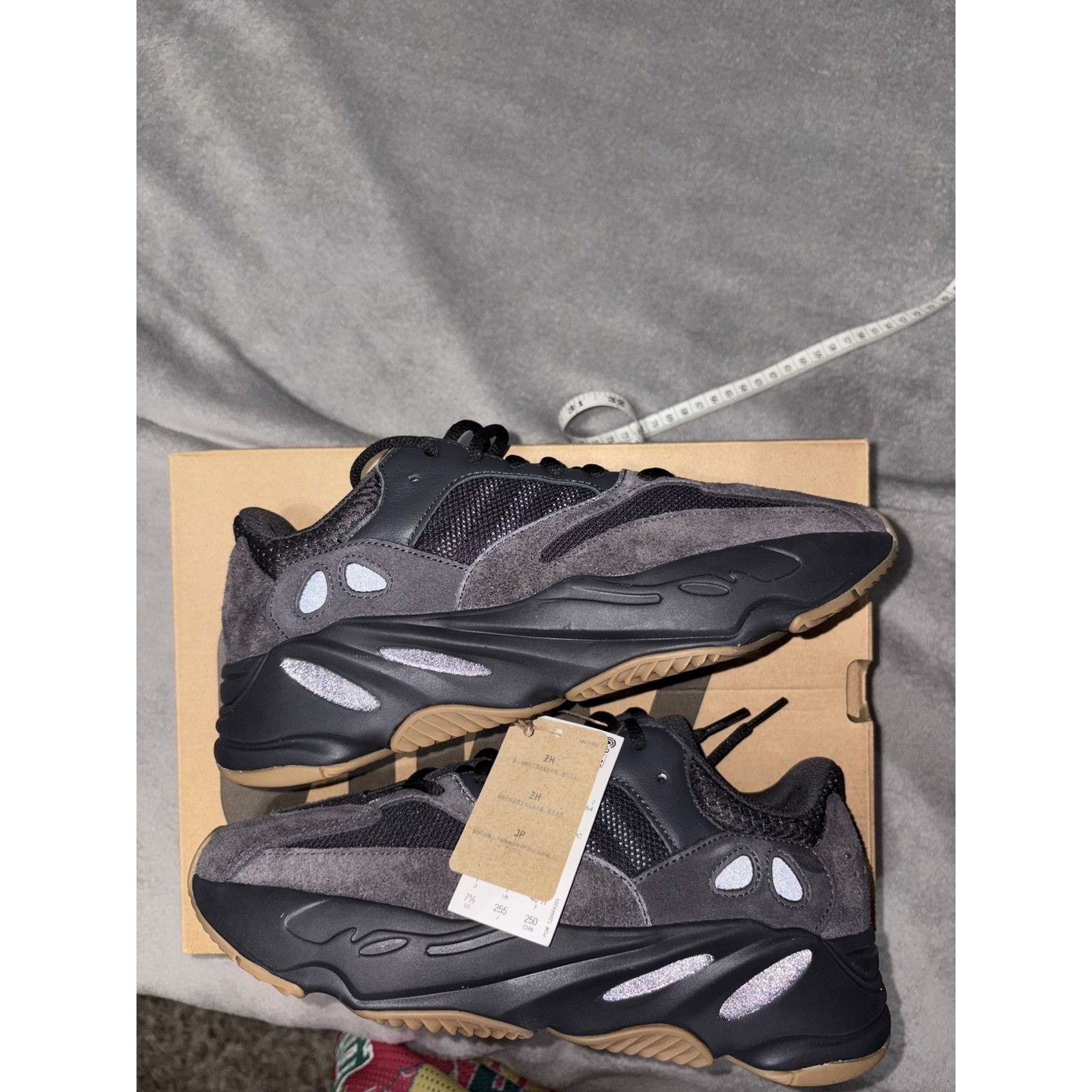 Yeezy Yeezy Boost 700 'Utility Black' 2023 Size US 7.5 / EU 40-41 - 2 Thumbnail