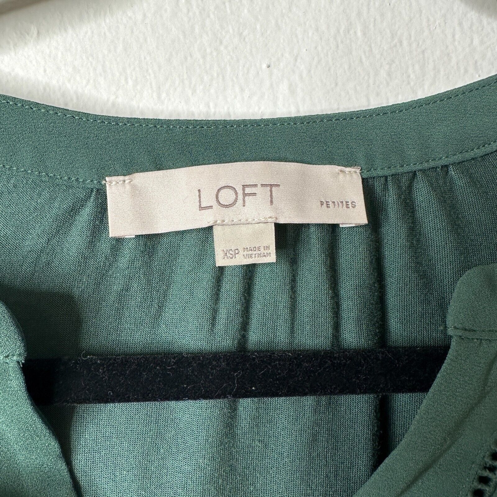 Loft Loft Sage Green Split V-Neck Sleeveless Tank Blouse XS Size XS / US 0-2 / IT 36-38 - 4 Thumbnail