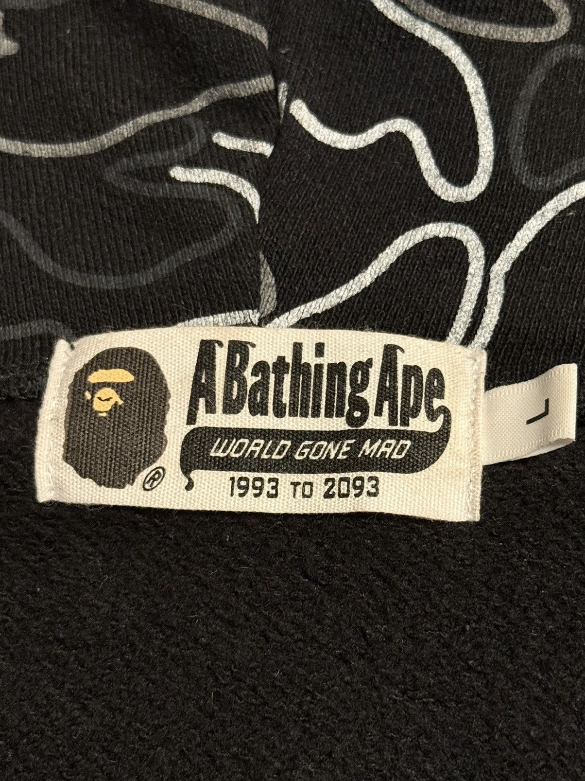 Bape Bape Neon Camo Shark Zip Size US L / EU 52-54 / 3 - 14 Thumbnail