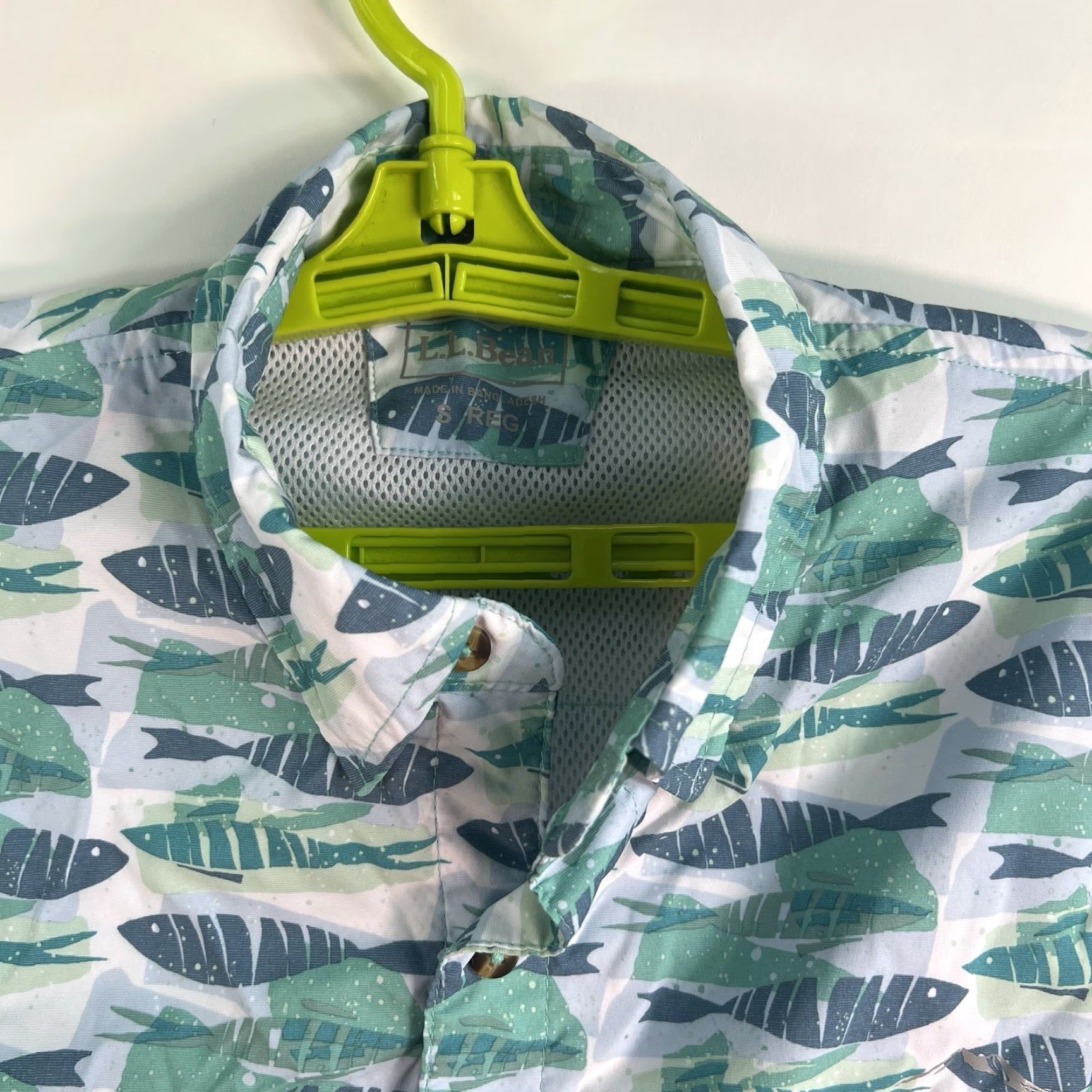 Vintage VINTAGE L.L. Bean Tropicwear Fish Print Button Up Shirt SunSmart UPF 50 Men's Small Size US S / EU 44-46 / 1 - 3 Thumbnail