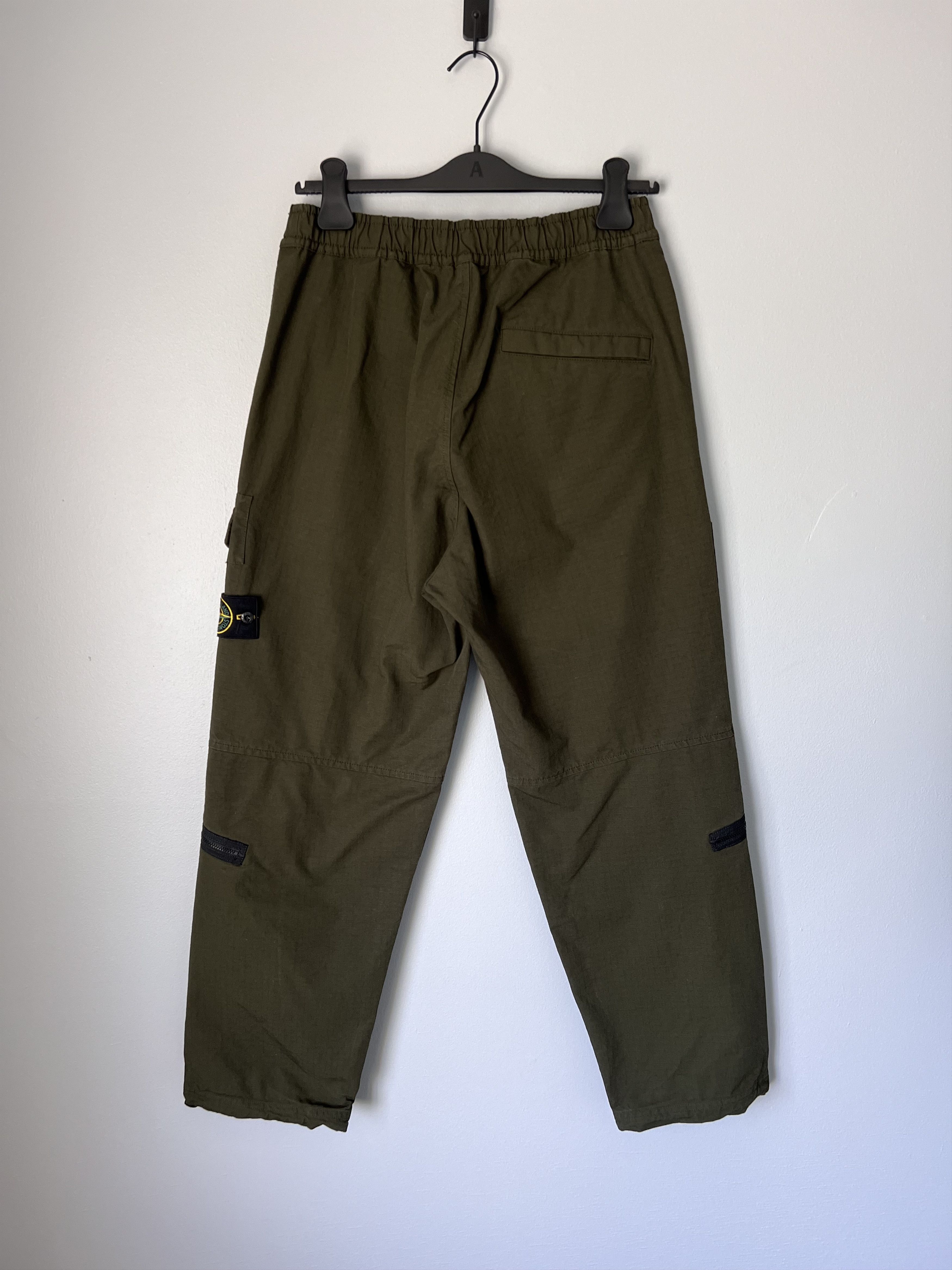 Stone Island Loose Cargo Pants in Olive Green 791531412
