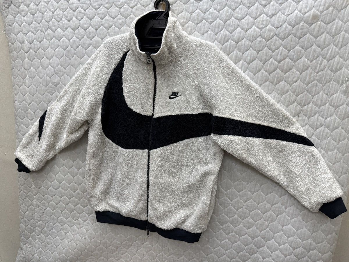 Nike 🔥🔥🔥ARCHIVE NIKE SWOOSH REVERSIBLE JACKET Size US L / EU 52-54 / 3 - 8 Thumbnail