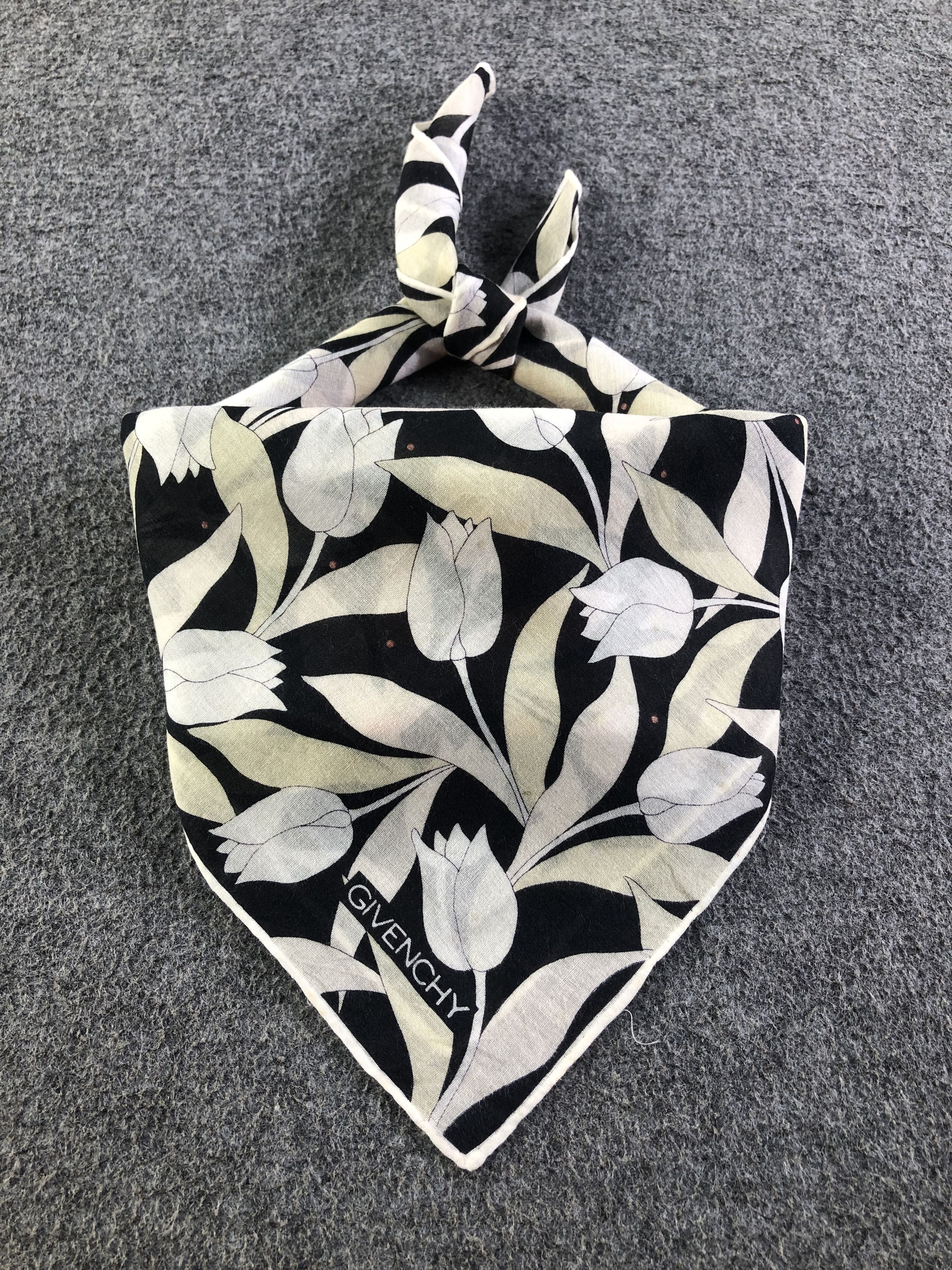 Vintage Givenchy Handkerchief / Bandana / Neckerchief C423 Size ONE SIZE - 1 Thumbnail