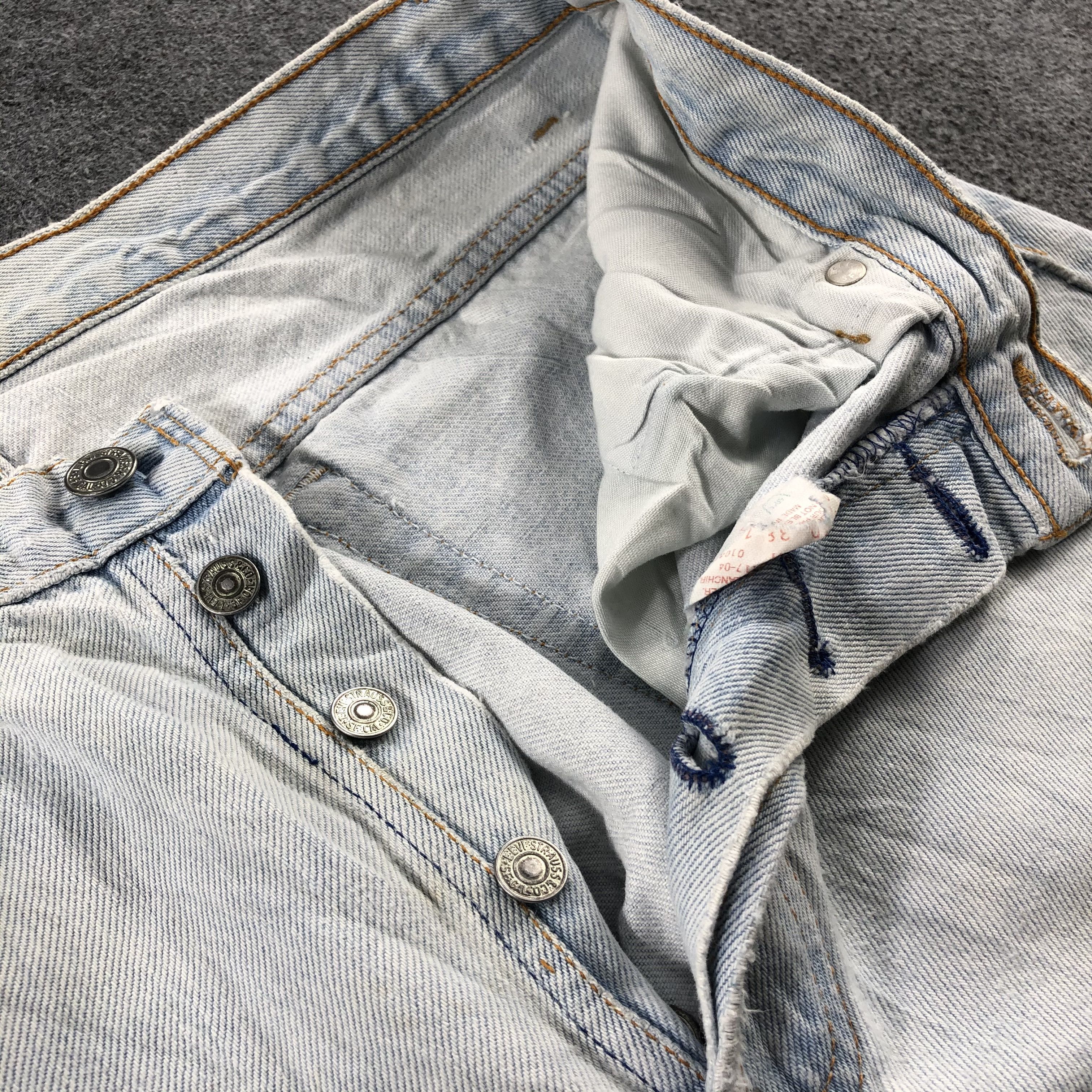 Levi's 90s Vintage Light Wash Levis 501 Jeans-J2621 Size US 32 / EU 48 - 11 Thumbnail