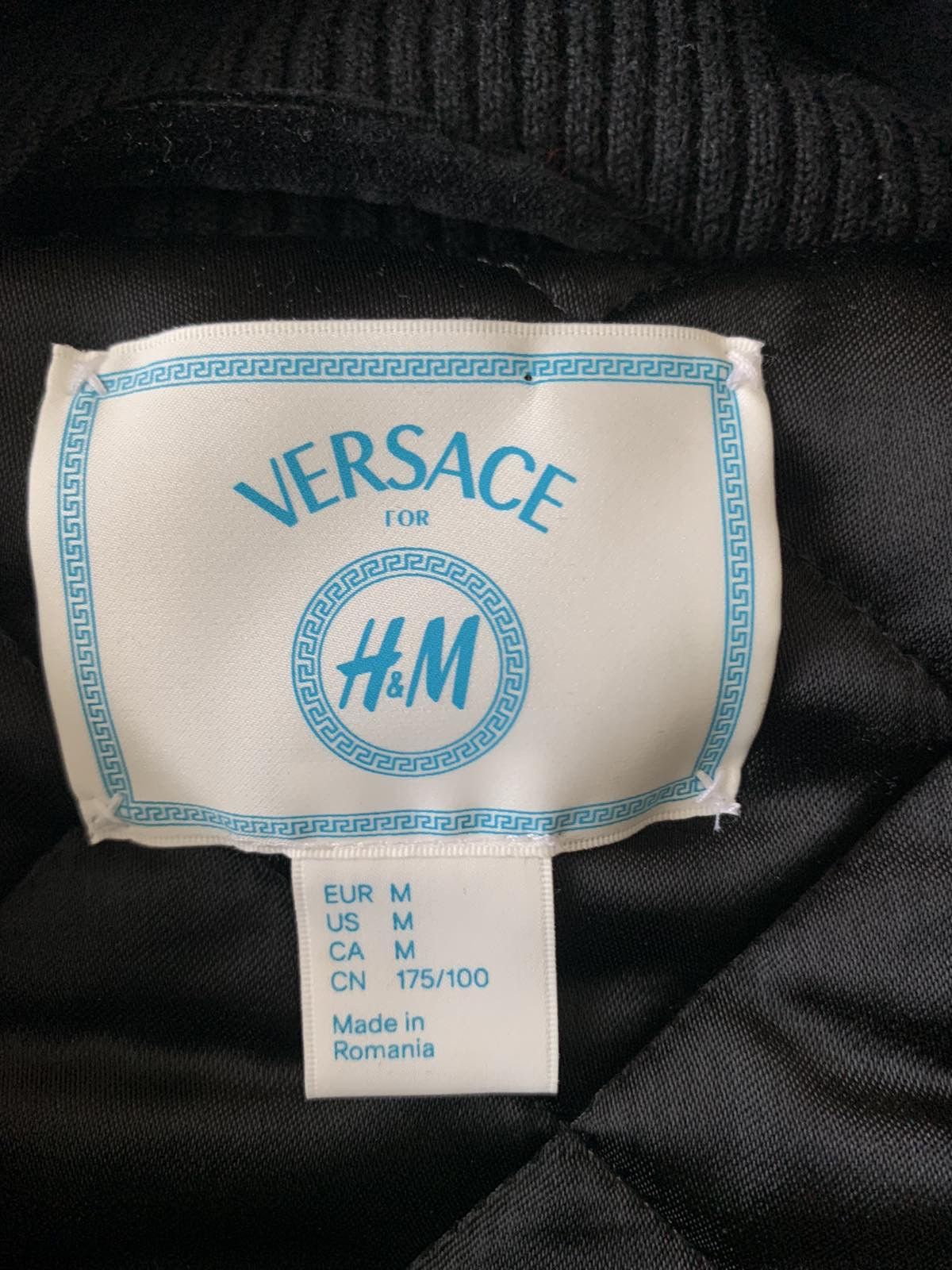 H&M × Versace 🔥🔥 Versace x H&M Velvet Baroque Jacket Size US M / EU 48-50 / 2 - 9 Thumbnail