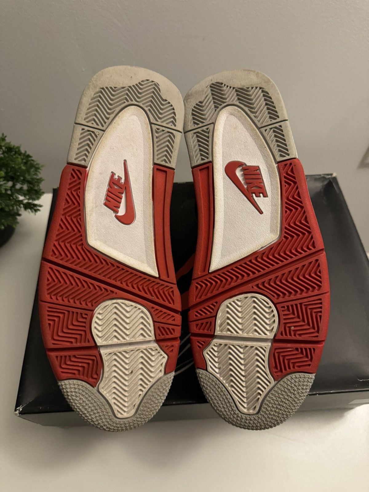 Jordan Brand AJ 4 Retro Fire Red Size US 10.5 / EU 43-44 - 8 Thumbnail