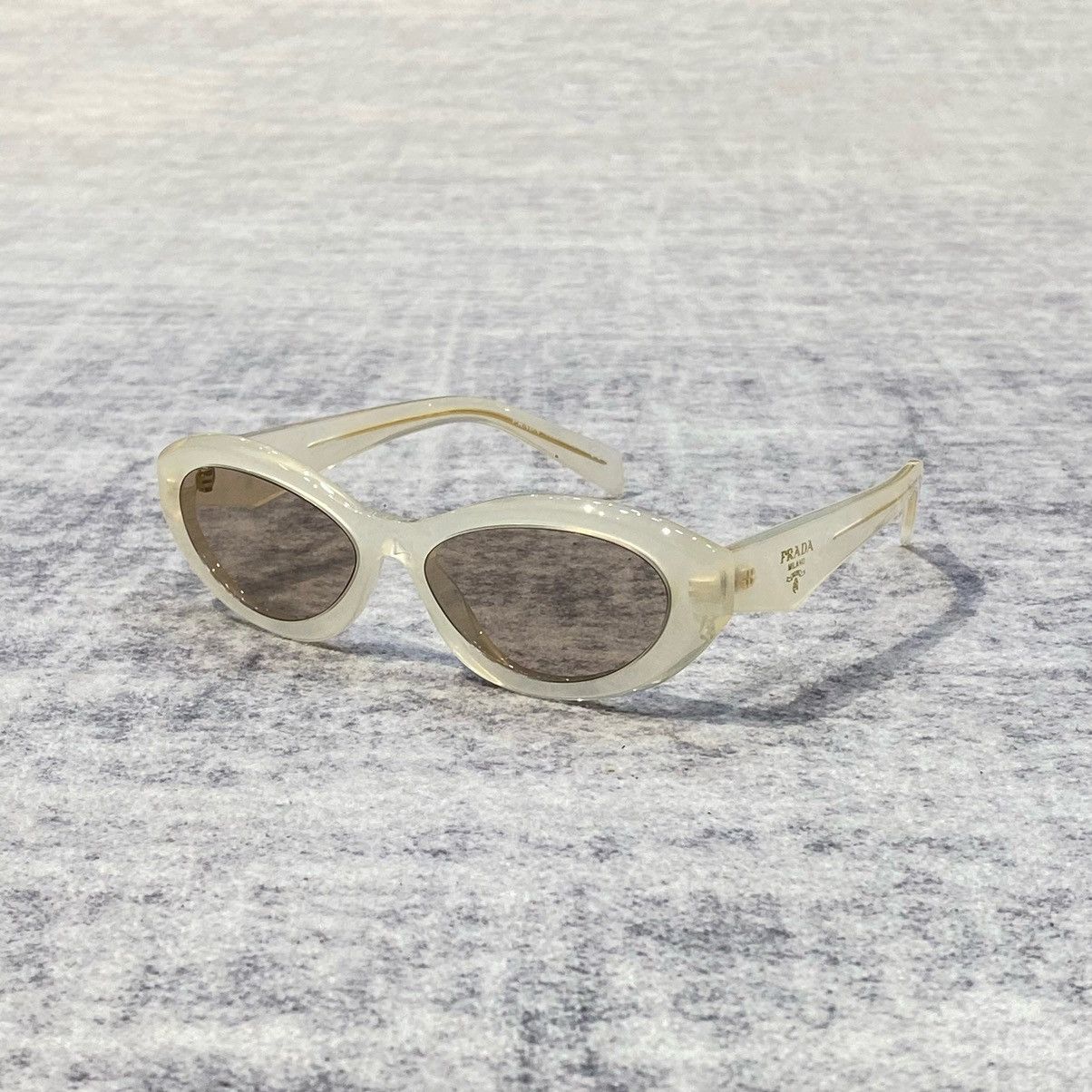 Prada PRADA 0PR 26ZS 12V4I2 OPAL MILK Size ONE SIZE - 1 Thumbnail