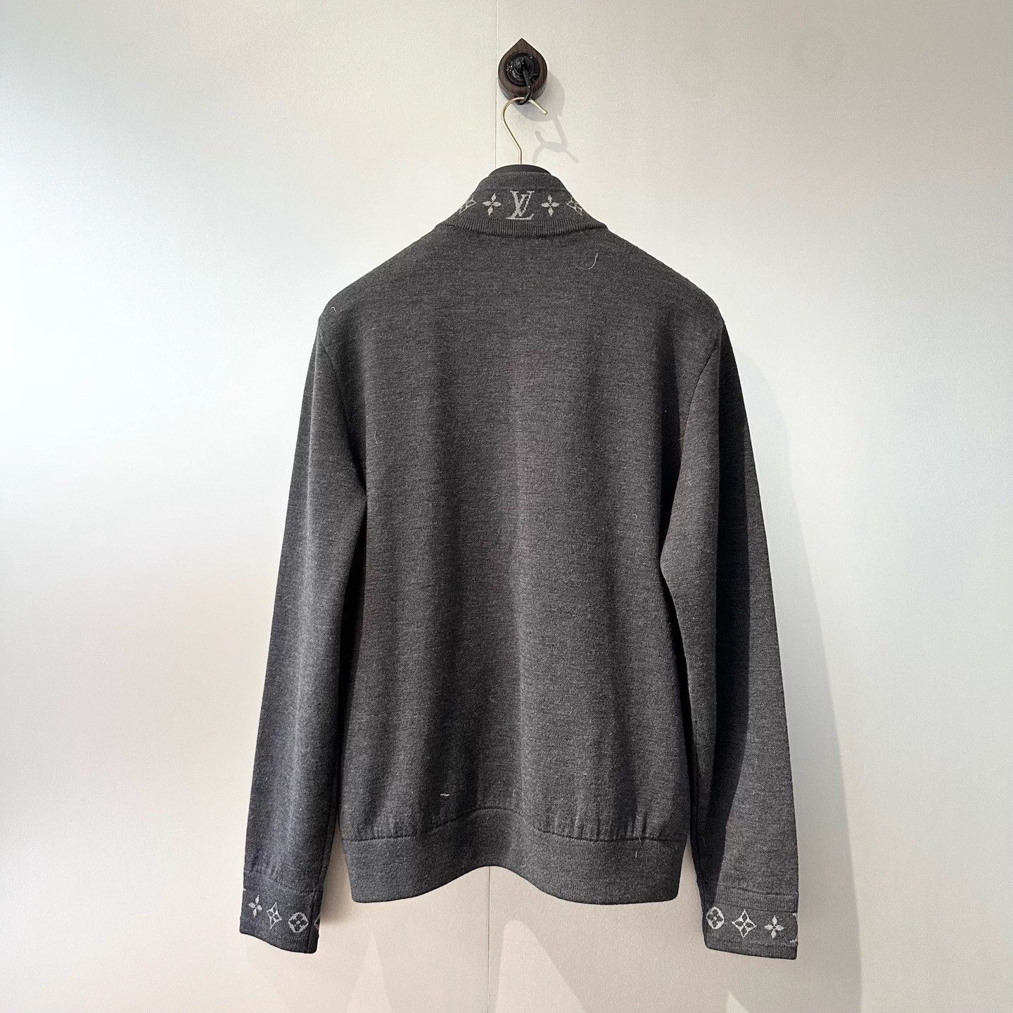 Louis Vuitton Louis Vuitton Gray Logo Zip Knit Jacket Size L Size US L / EU 52-54 / 3 - 3 Thumbnail