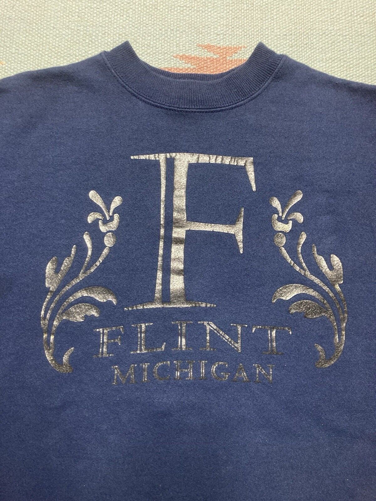 Hanes × Vintage 90s crewneck sweatshirt flint Michigan crest logo faded XL Size US XL / EU 56 / 4 - 2 Thumbnail