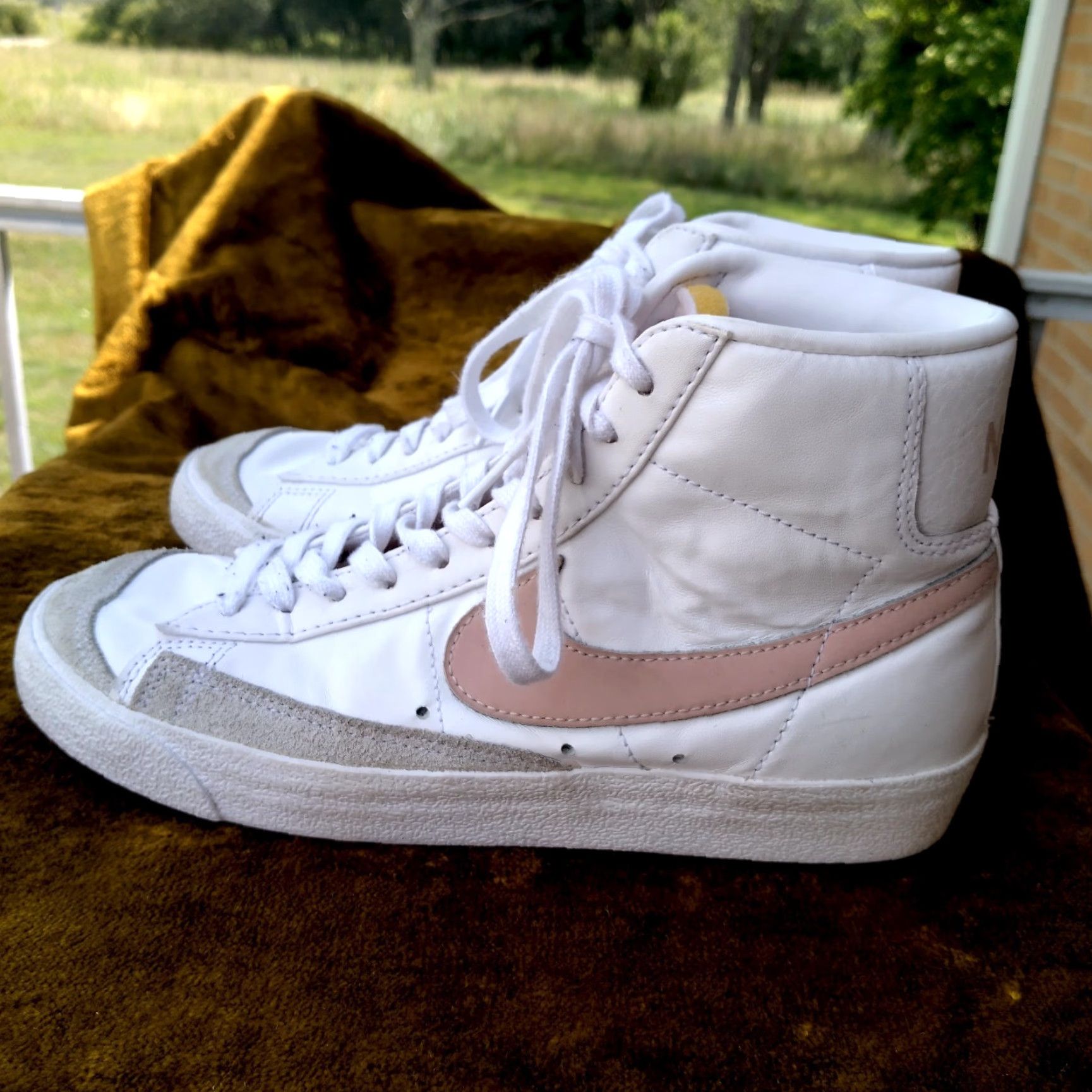 Nike Nike Blazer Mid Sneaker Women 7.5 White Pink CZ1055-118 - Classic Sports Comfort Activewear Casual Shoes Size S / US 4 / IT 40 - 2 Thumbnail