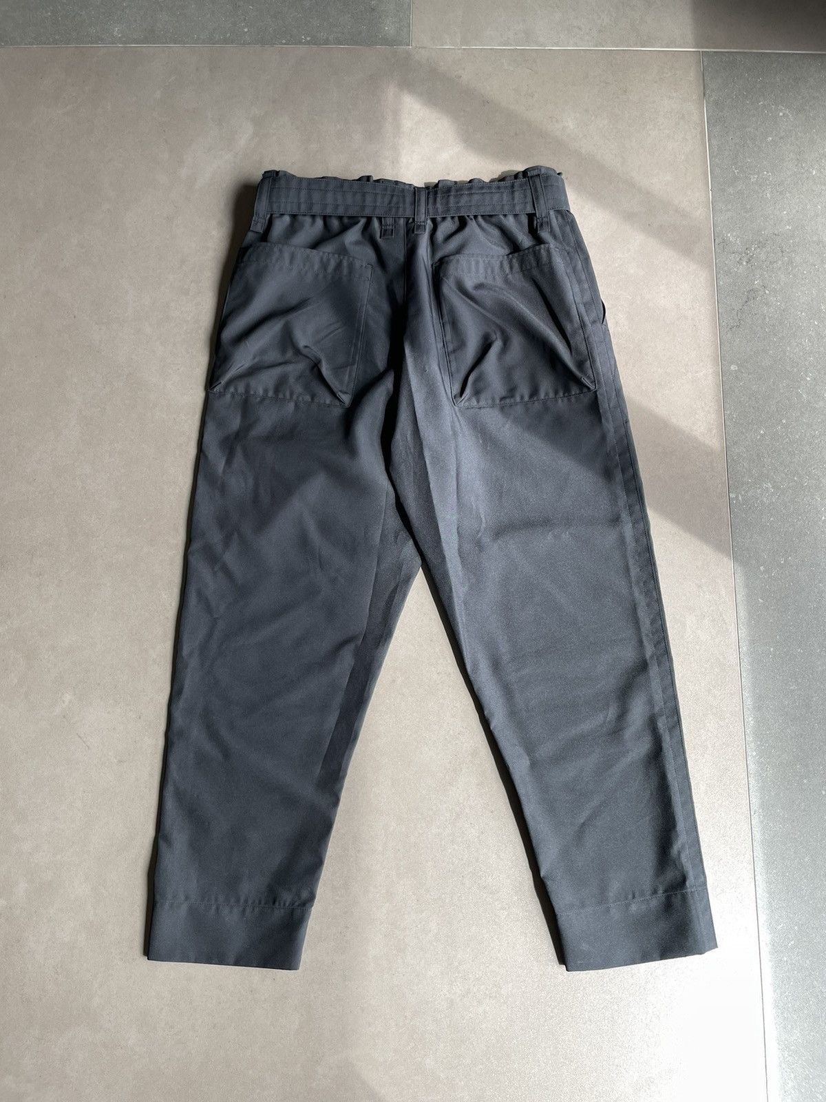 Issey Miyake Issey Miyake Men Belted Tapered Trousers Size US 32 / EU 48 - 2 Thumbnail