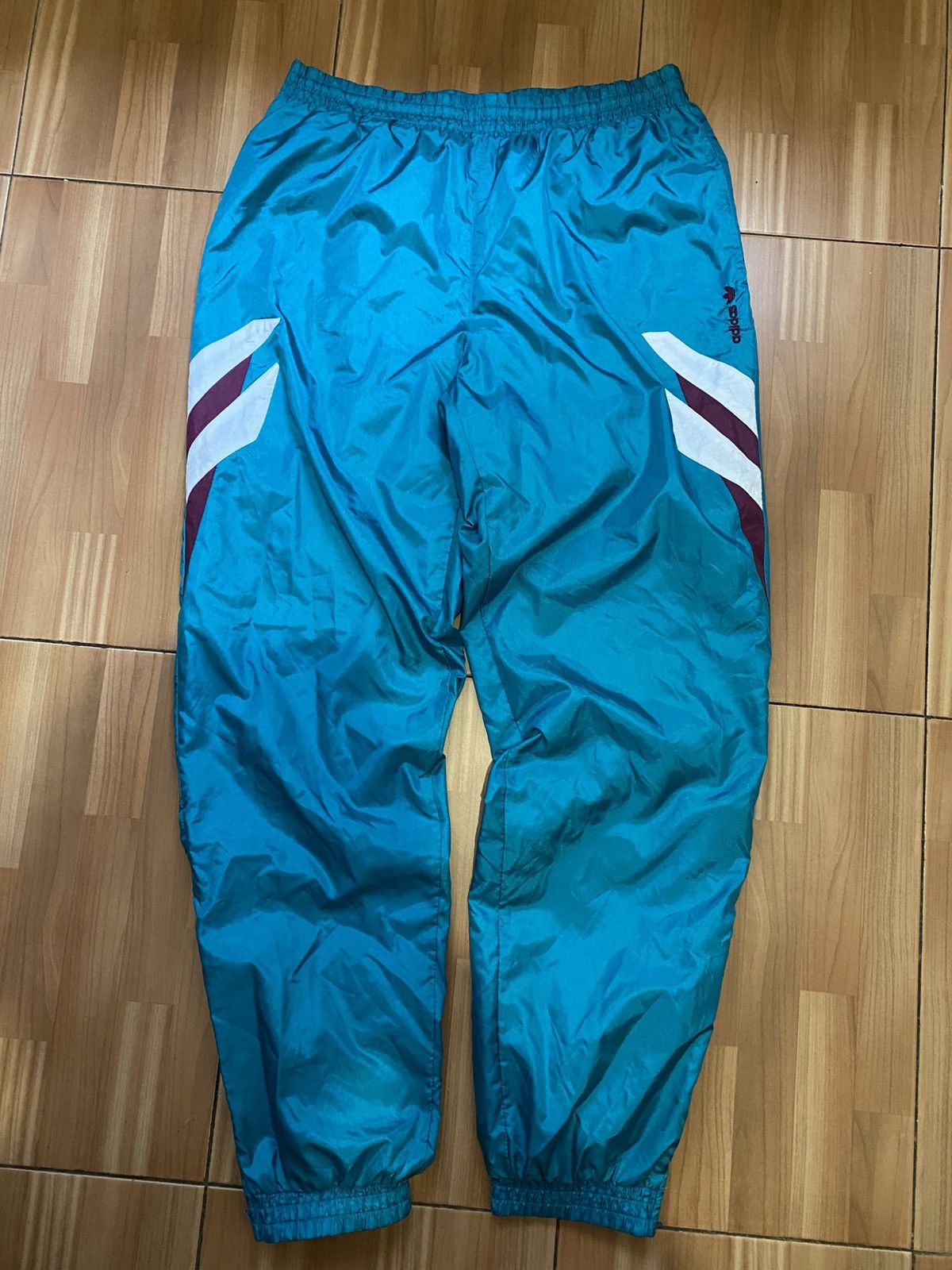 Adidas Vintage adidas Original nylon pants size M Size US 40 / EU 56 - 2 Thumbnail