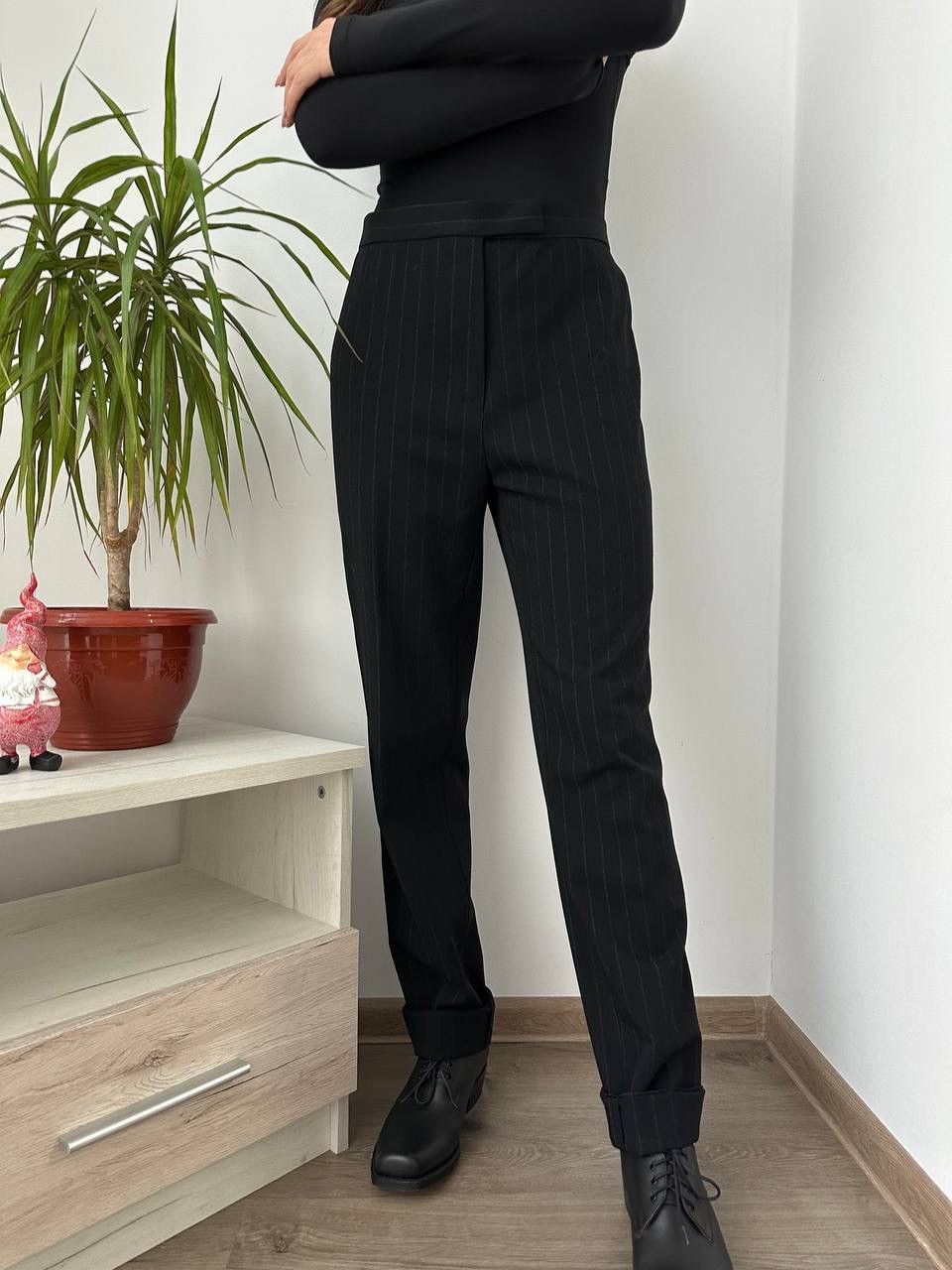 Dolce & Gabbana × Vintage Vintage Dolce&Gabbana Pinstripe Black Wool Women’s Pants Size 32" / US 10 / IT 46 - 8 Thumbnail