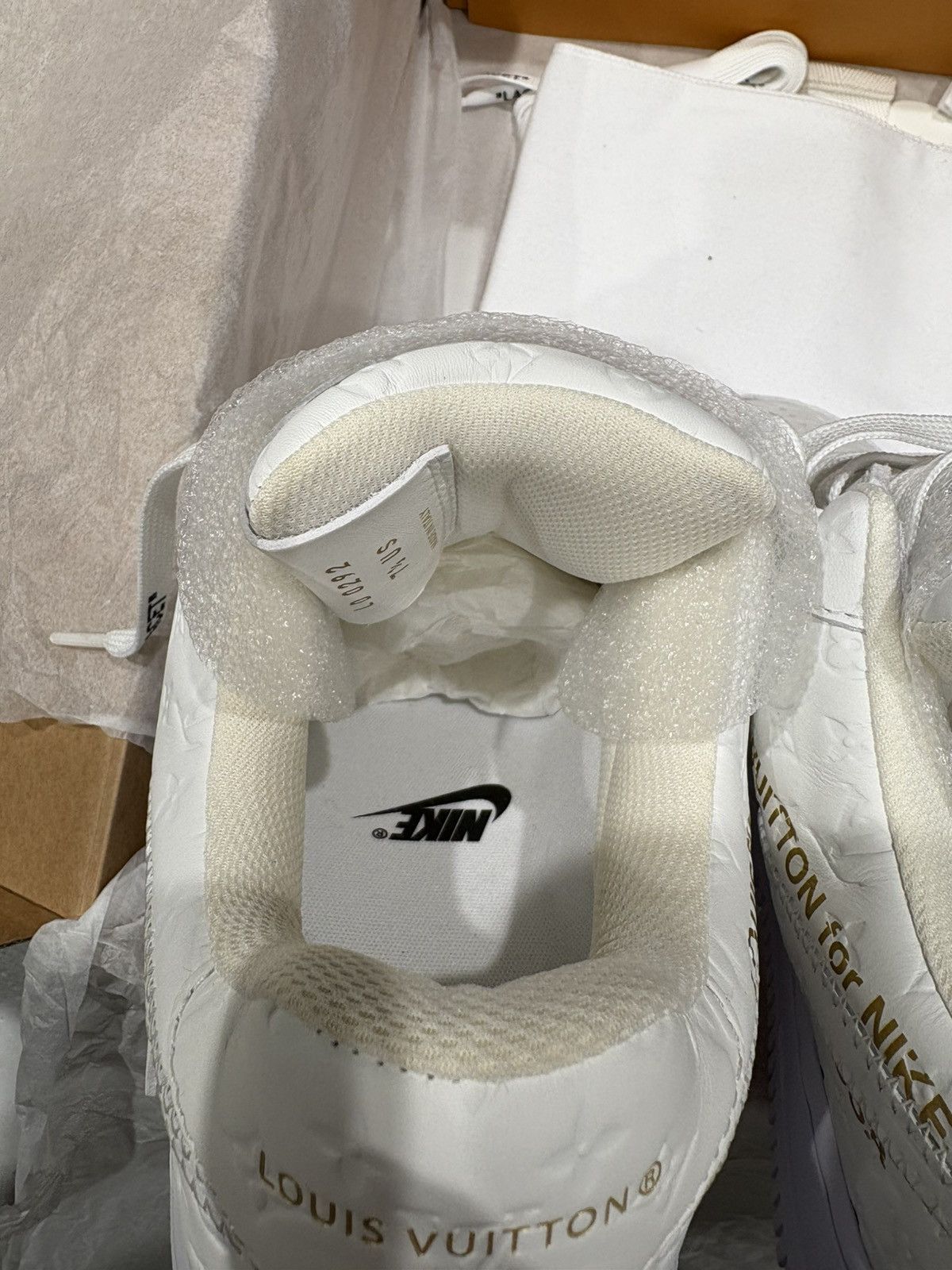 Louis Vuitton Louis Vuitton Nike Air Force One White Size US 7.5 / EU 40-41 - 4 Thumbnail