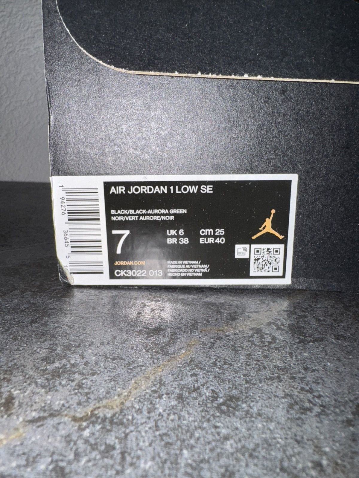 Nike Air Jordan 1 Low SE (Special Edition) Size US 7 / EU 40 - 5 Thumbnail