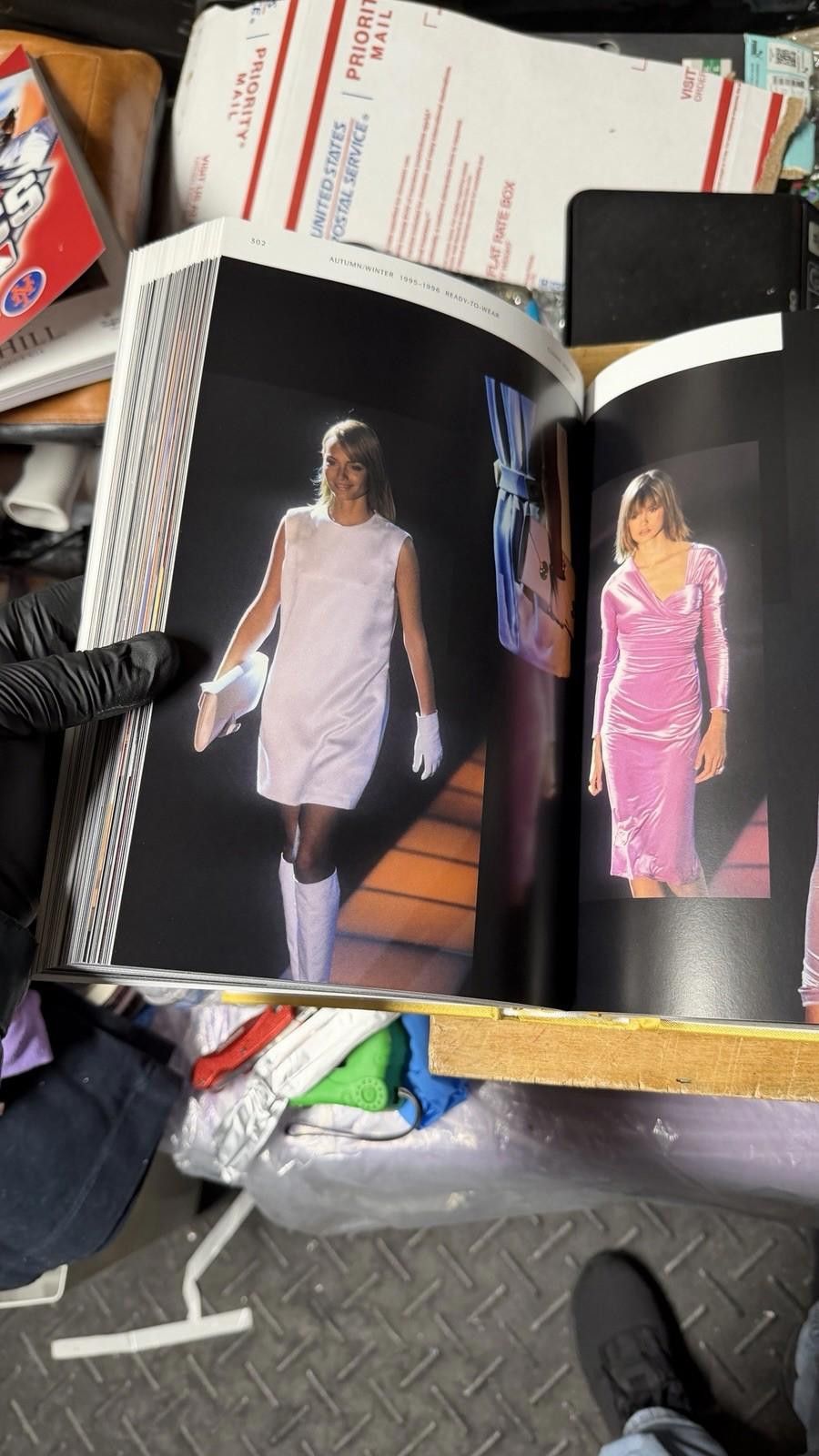 Other Versace Catwalk Hardcover Fashion Book Yale University Press Size ONE SIZE - 7 Thumbnail