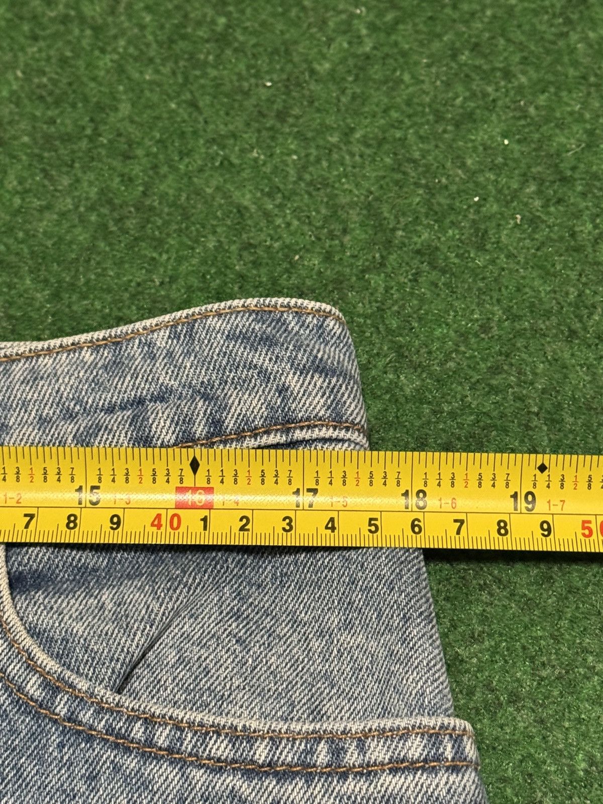 Levi's Vintage Clothing Levis 550 16 90s Relaxed 35x32 Light Wash Tapered Jeans Size 38" / US 16 / IT 52 - 6 Thumbnail