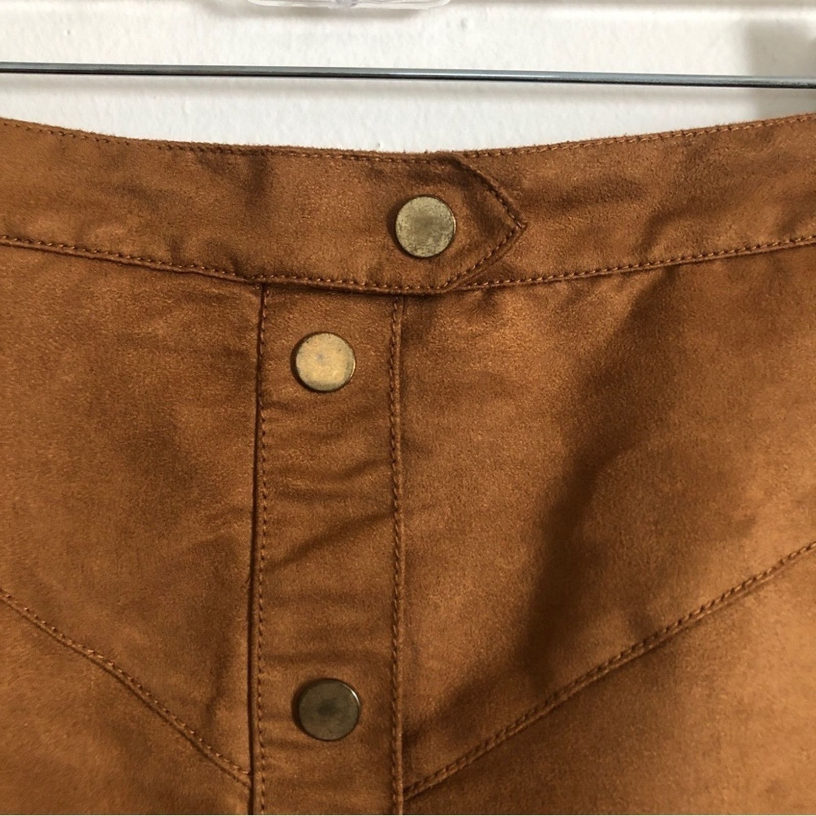 H&M H&M Faux Leather Suede Button Front High Rise Mini Skirt Size 32" / US 10 / IT 46 - 2 Thumbnail