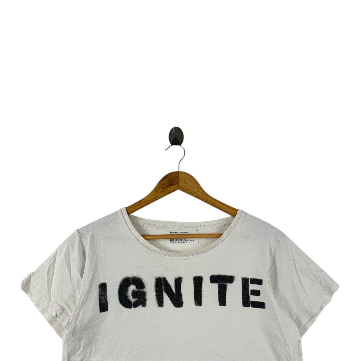 Vintage KAT-TUN JAPANESE POP Group Boy Band Ignite Tour Tee Shirt Size S / US 4 / IT 40 - 2 Thumbnail