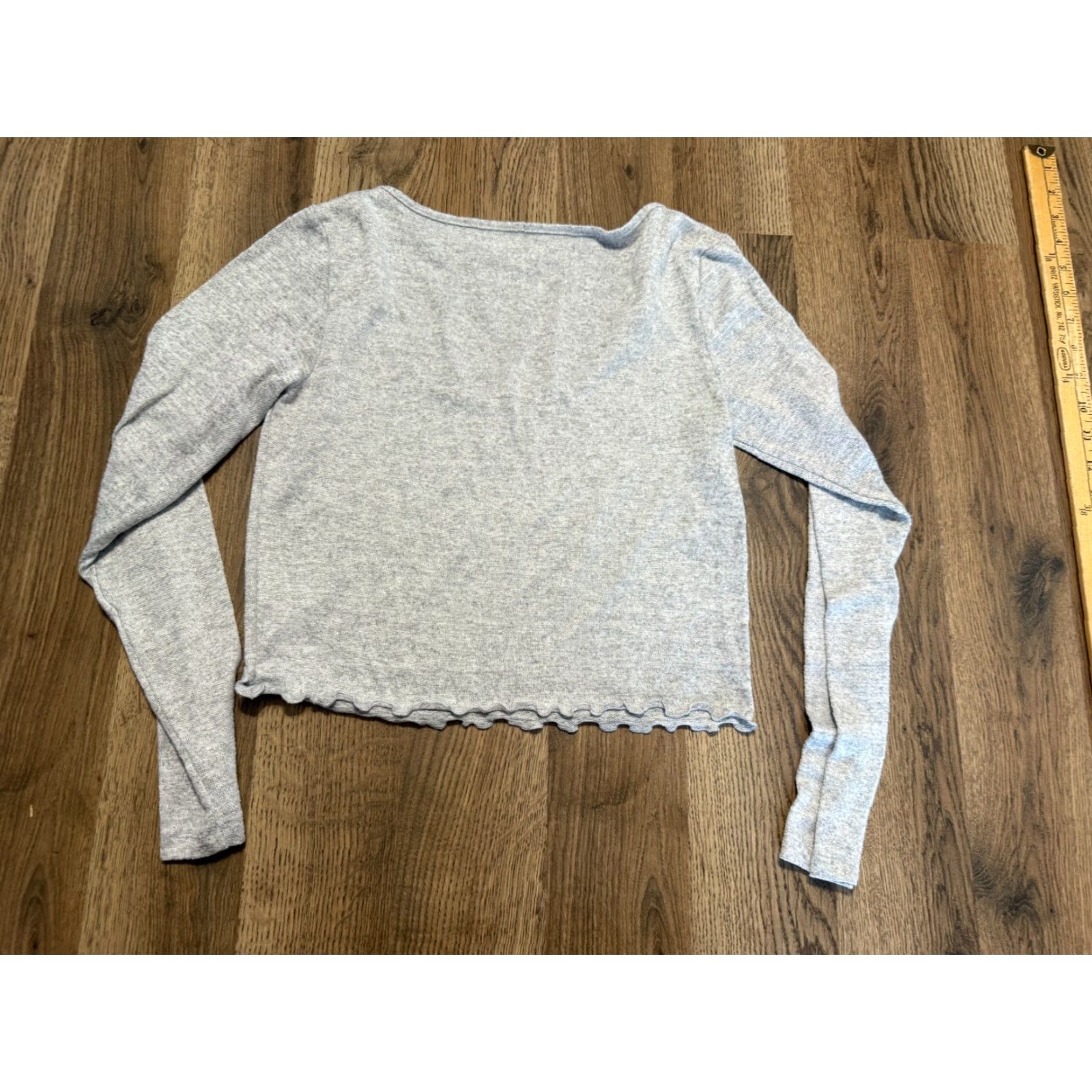Vintage Colsie Shirt Womens Small Gray Long Sleeve Crop To Scoop Neck T-Shirt Casual Cropped Modern Fall Spring Summer Vintage: No Size S / US 4 / IT 40 - 2 Thumbnail