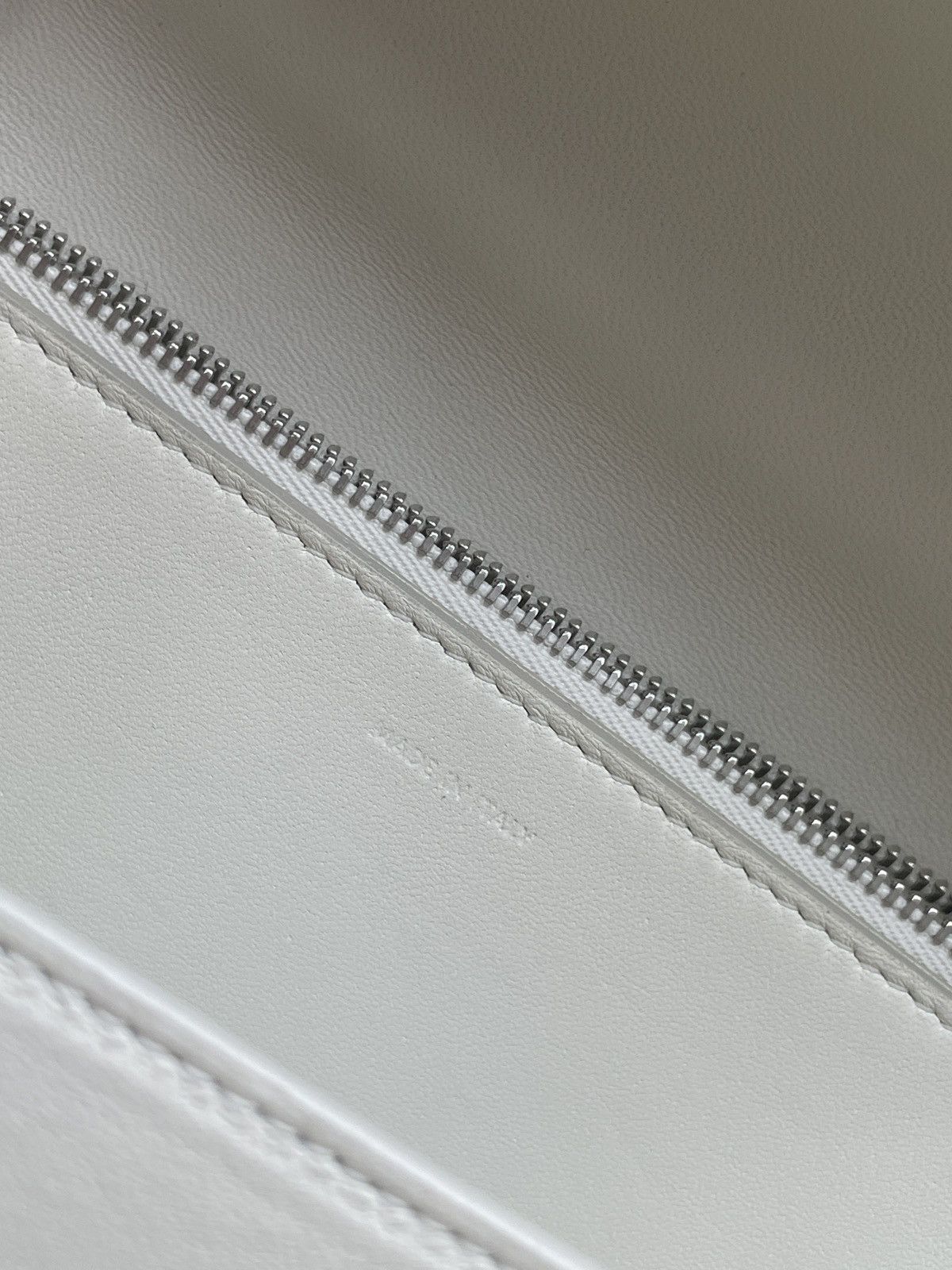 Celine Authentic Celine White Textured Leather Medium Box Bag Size ONE SIZE - 10 Thumbnail