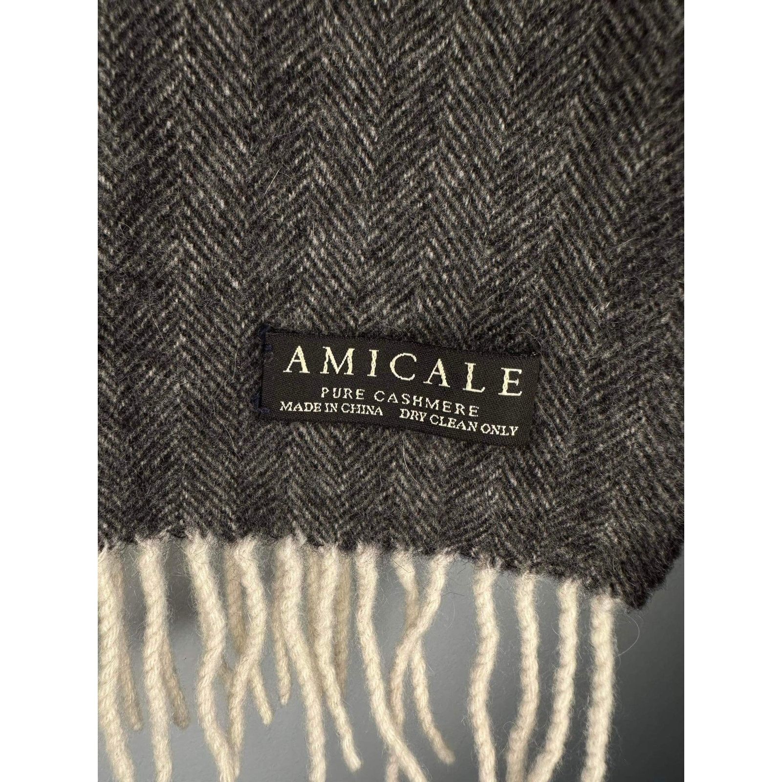 Other Amicale Pure Cashmere Herringbone Fringe Scarf Black/White Size ONE SIZE - 3 Thumbnail