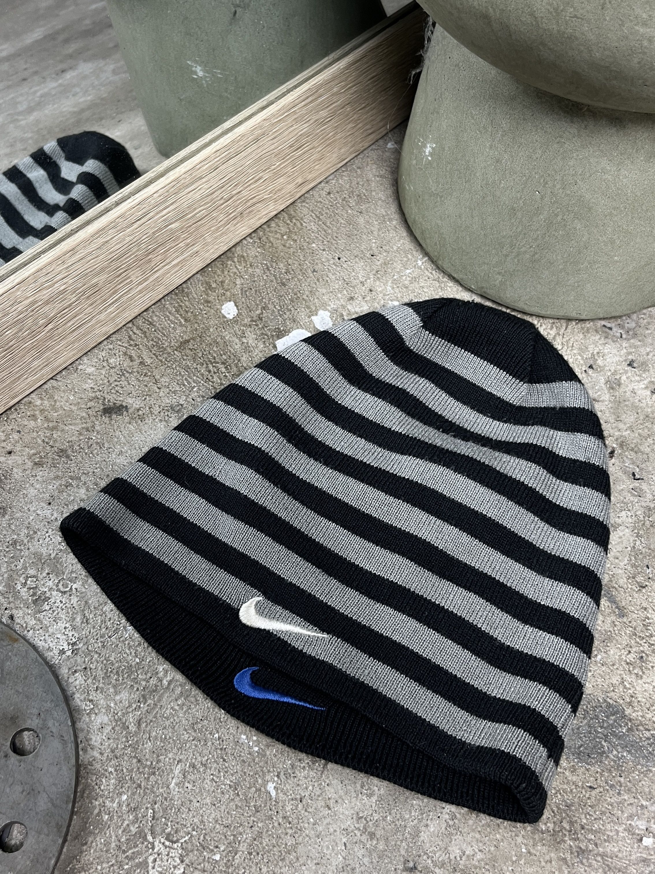 Vintage 2000s NIKE STRIPED REVERSIBLE SWOOSH BEANIE - № 4502 Size ONE SIZE - 3 Thumbnail