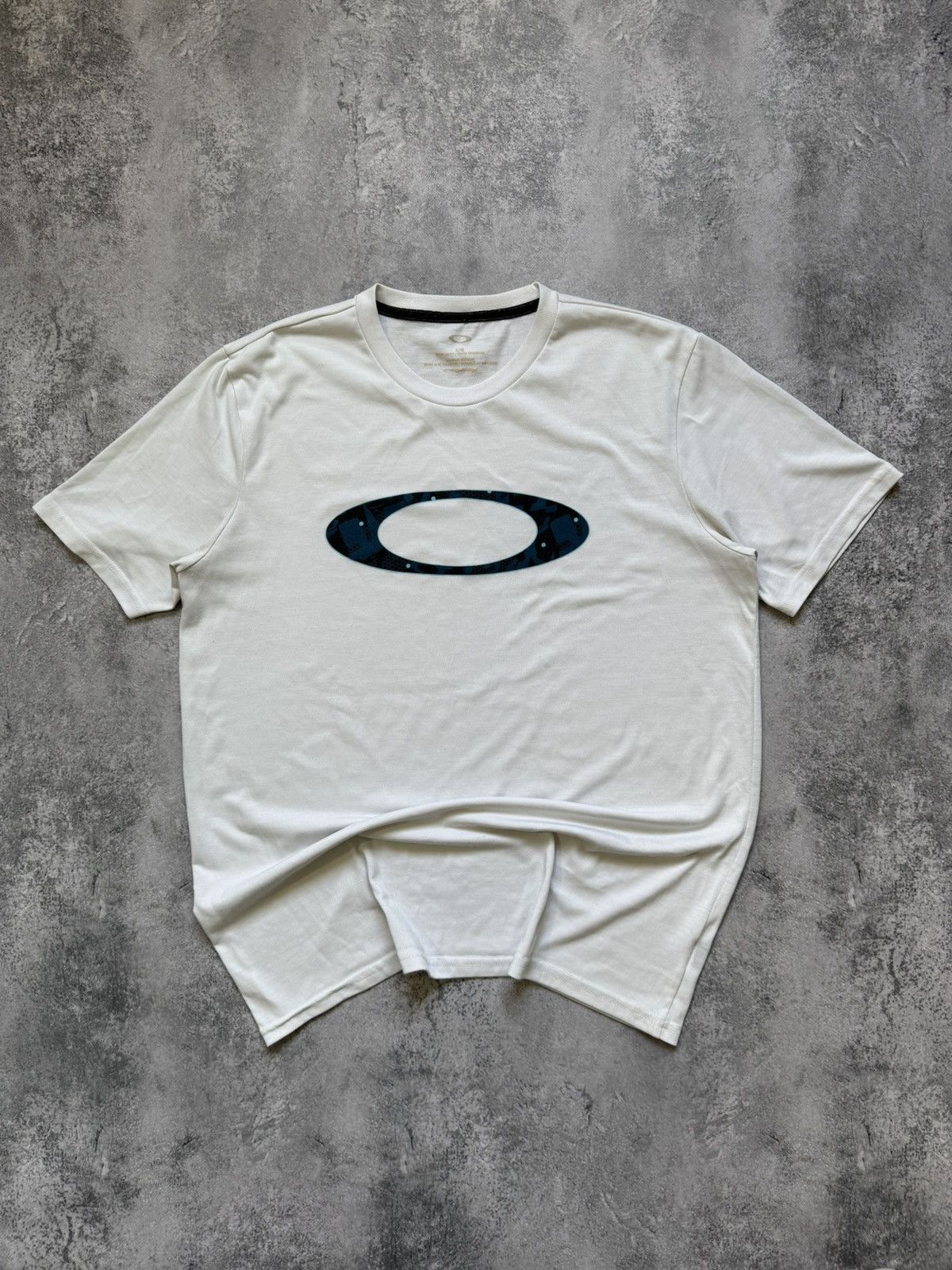 Oakley × Vintage y2K Oakley center logo Gorpcore Japan style tee Size US L / EU 52-54 / 3 - 1 Thumbnail