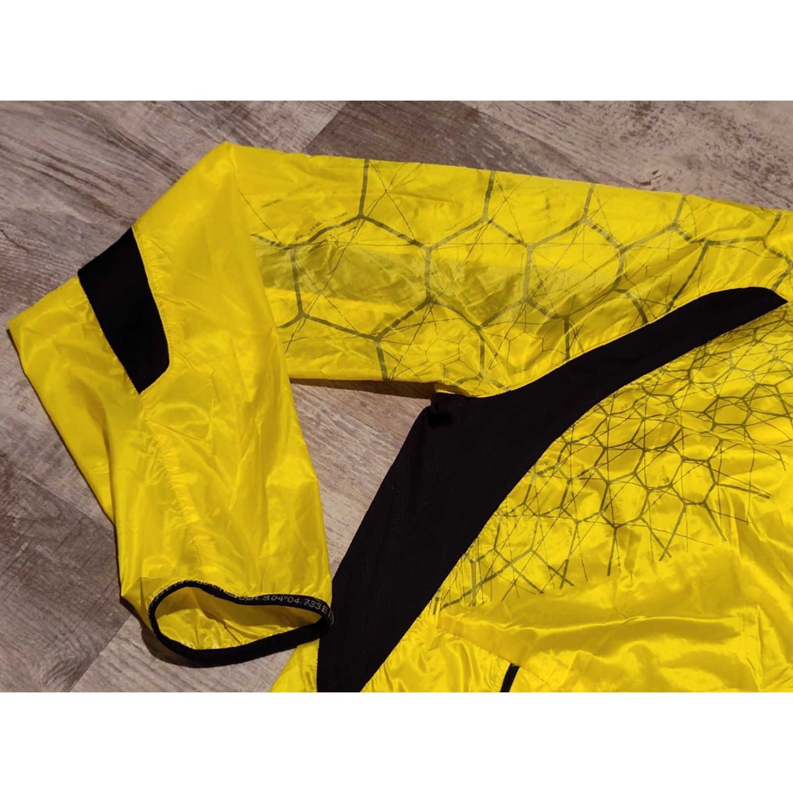 Vintage VINTAGE RLX Ralph Lauren Polo Sport Technologies Cycling Jacket L Bright Yellow Size US L / EU 52-54 / 3 - 6 Thumbnail