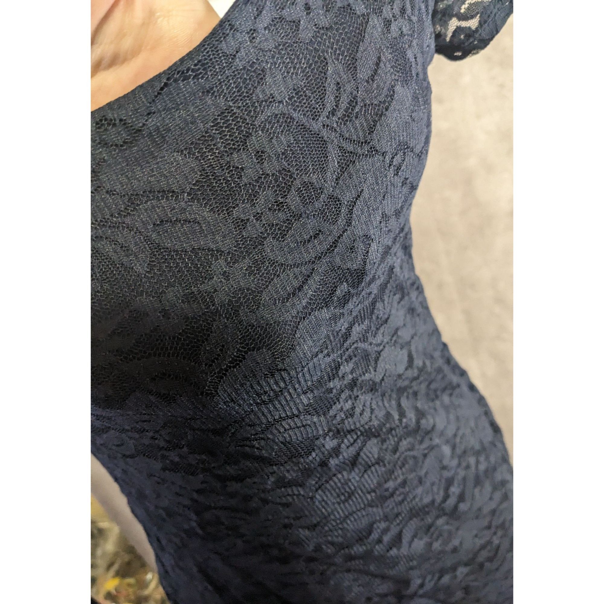Forever 21 Forever 21 Navy Lace Short-Sleeve Bodycon Dress Small Size S / US 4 / IT 40 - 2 Thumbnail